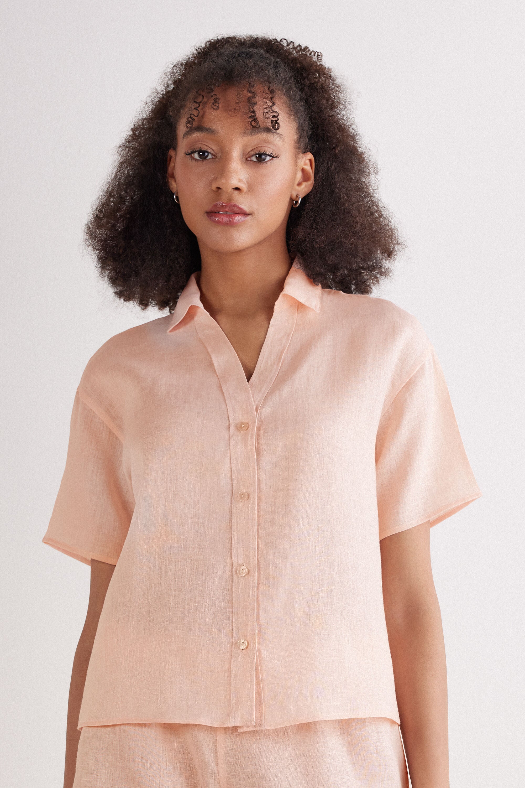 חולצת פשתן מכופתרת