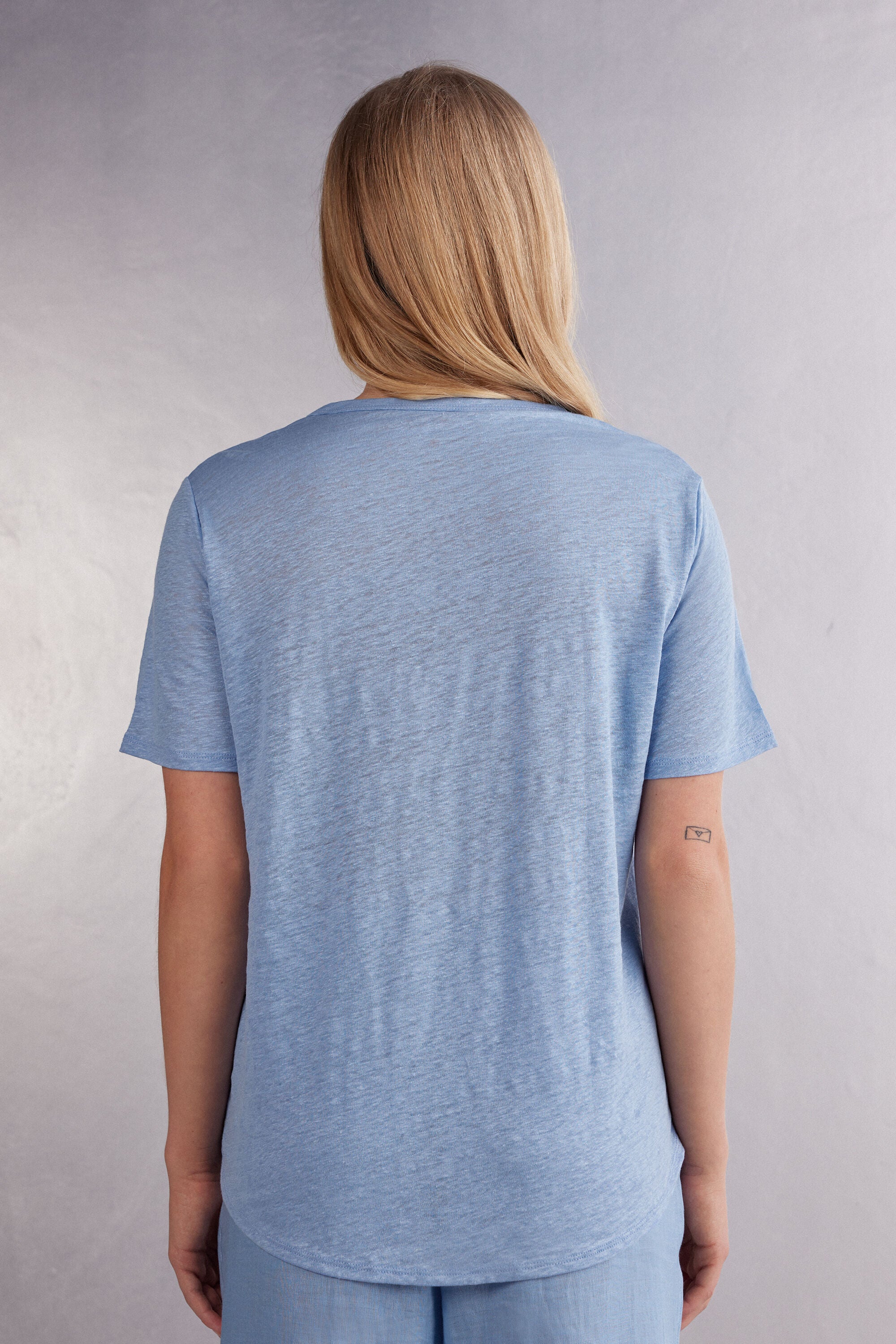 טי שירט פשתן קצרה