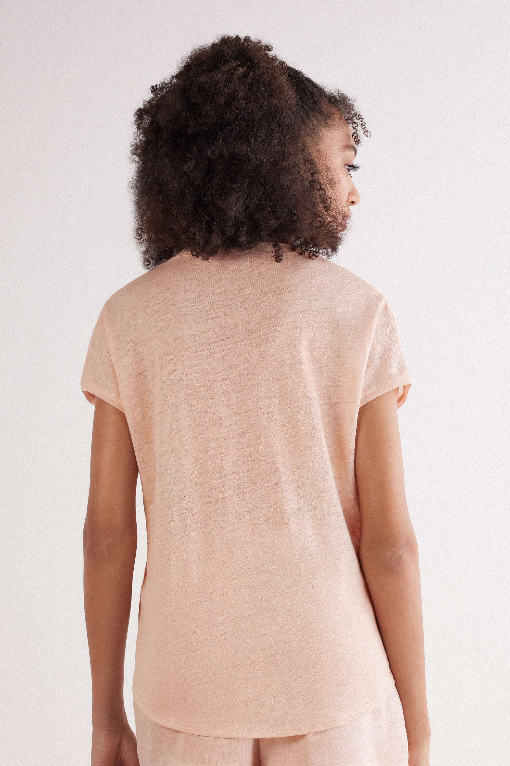 טי שירט V מבד פשתן