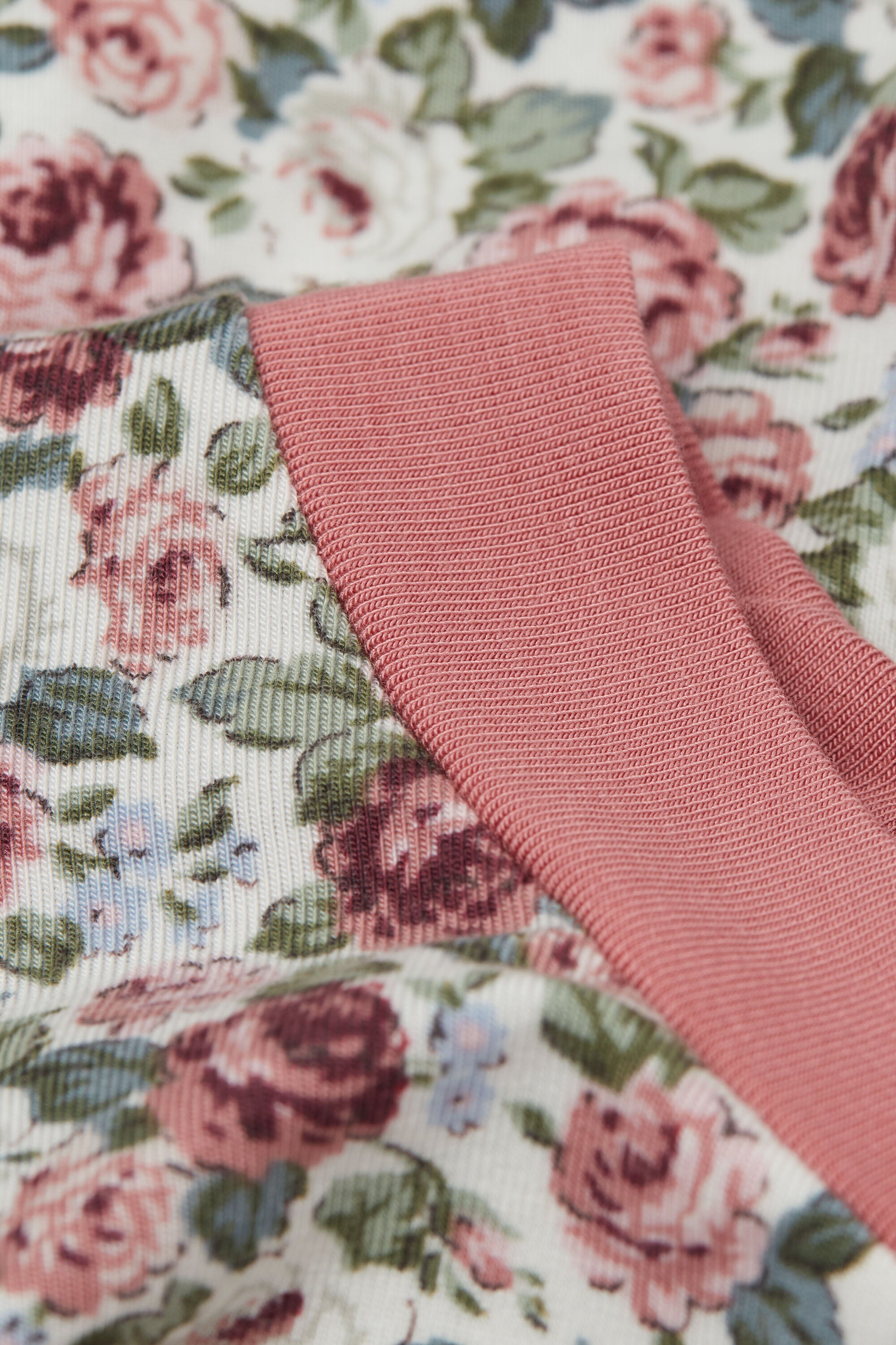 חולצה קצרה Floral Romance