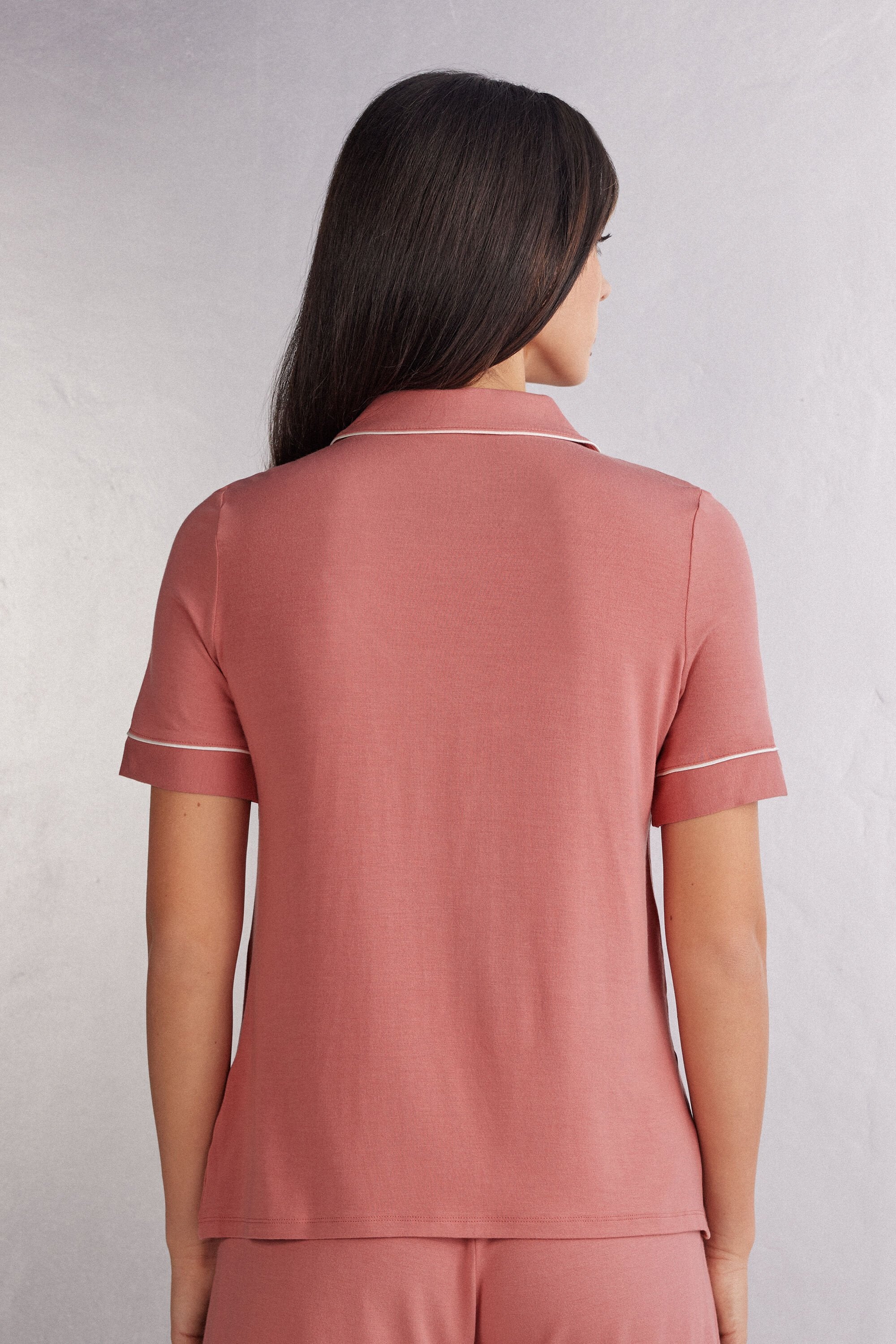 חולצה מכופתרת קצרה ממודל