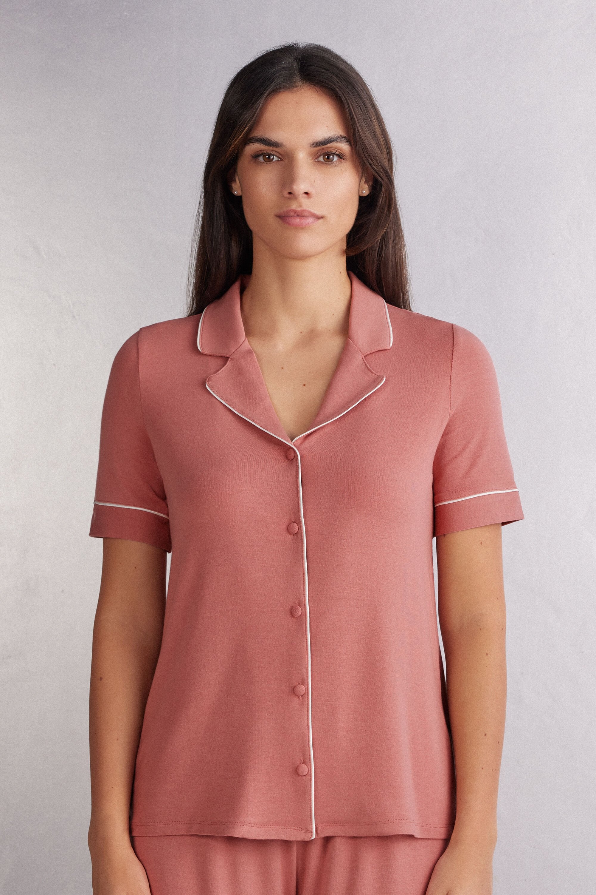 חולצה מכופתרת קצרה ממודל