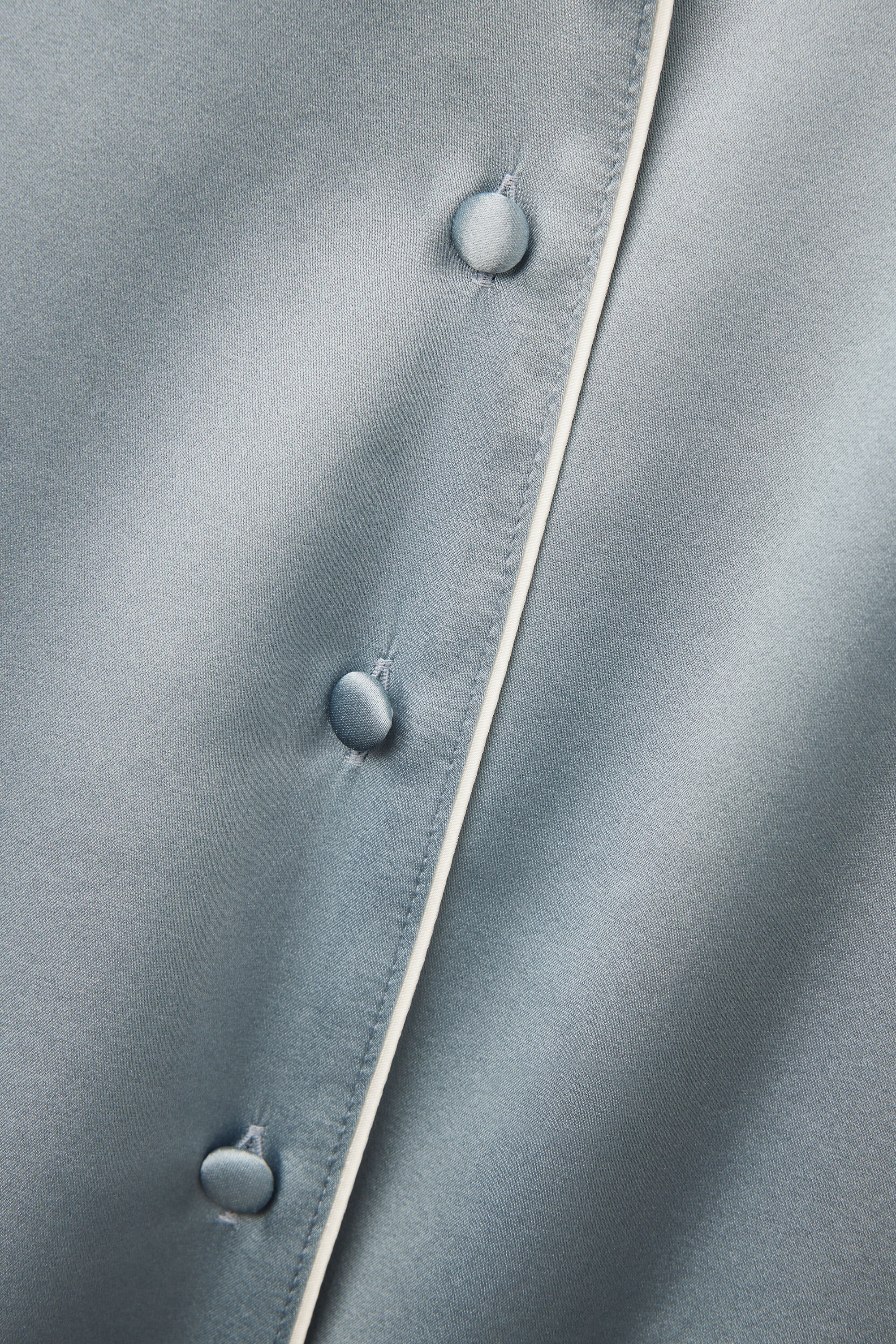 חולצת משי מכופתרת