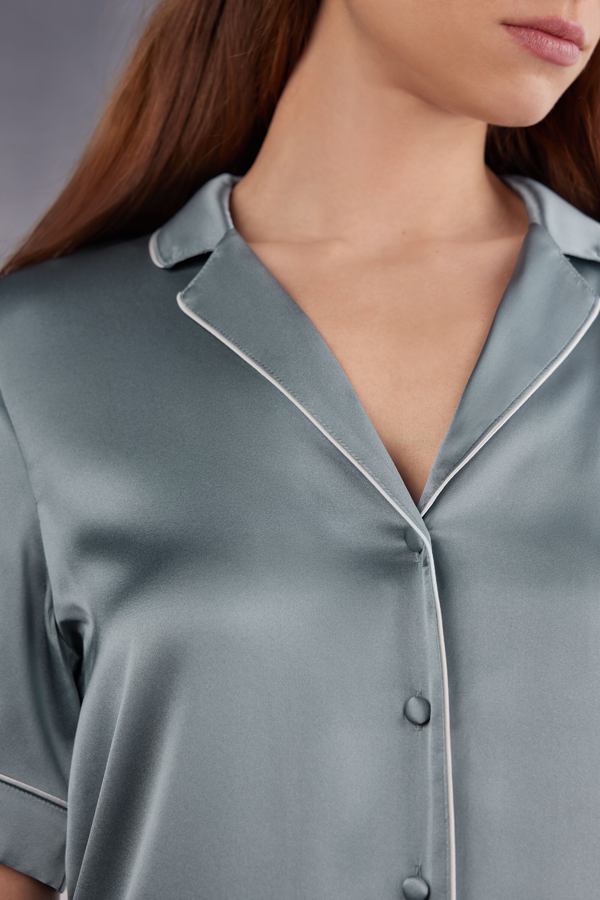 חולצת משי מכופתרת