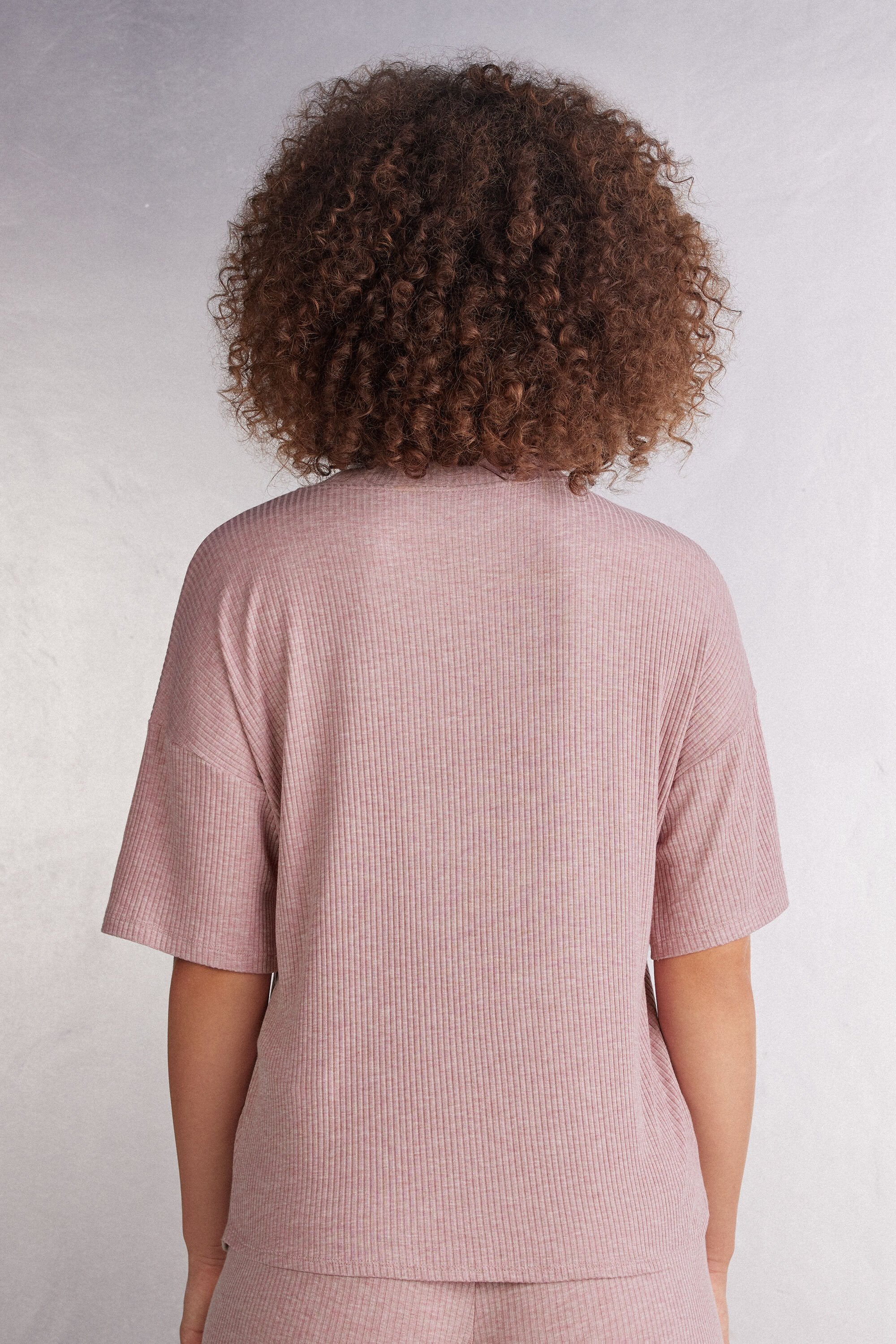 טי שירט מודל