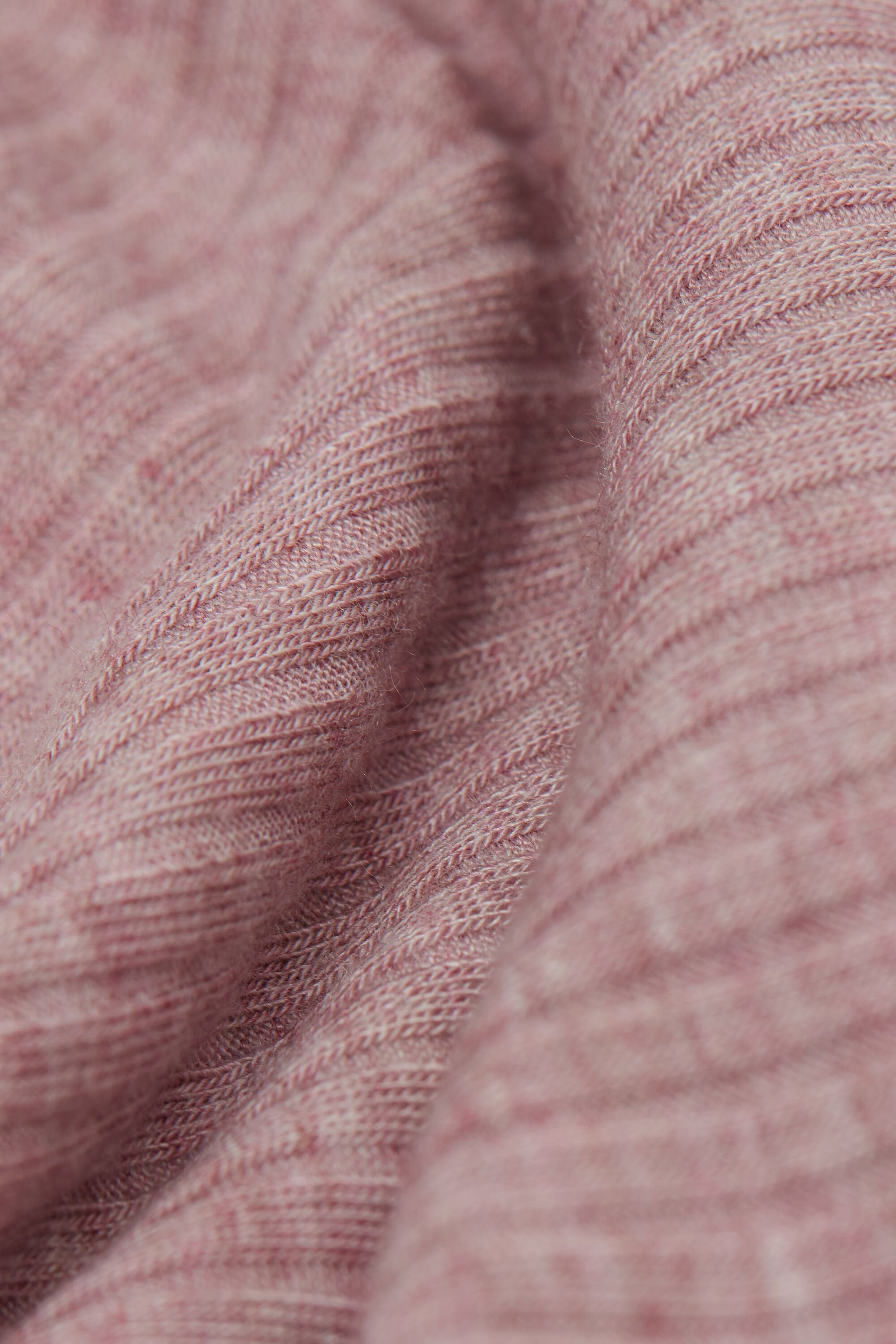 טי שירט מודל