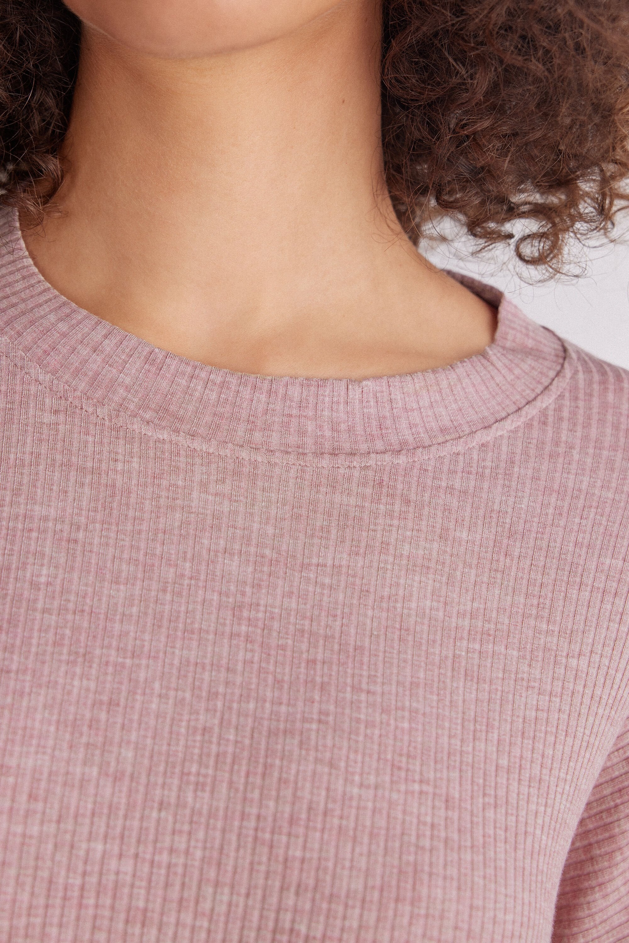 טי שירט מודל