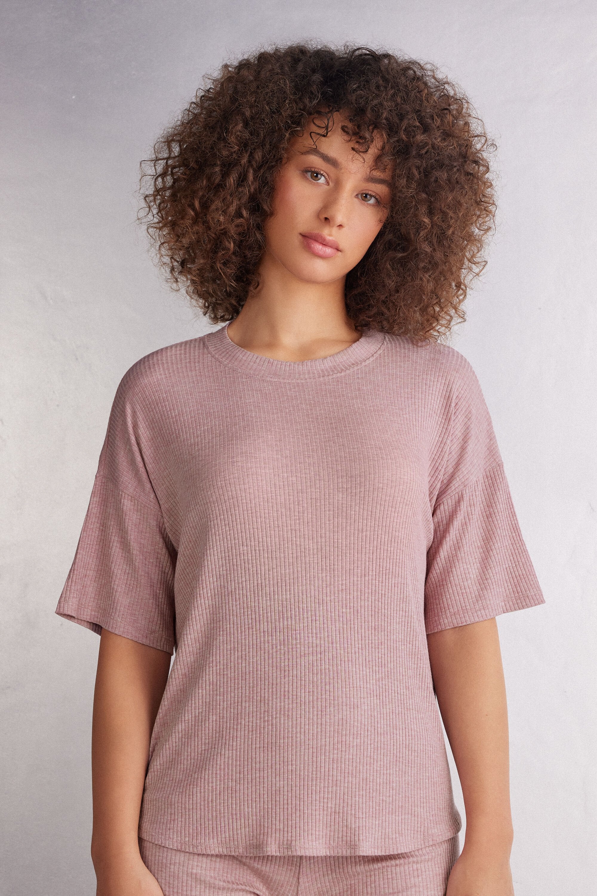 טי שירט מודל