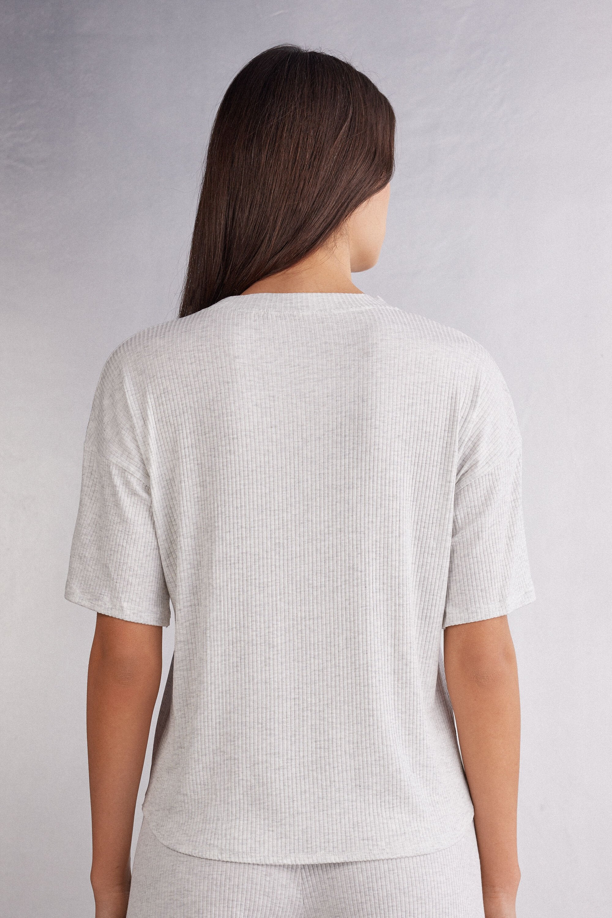 טי שירט מודל