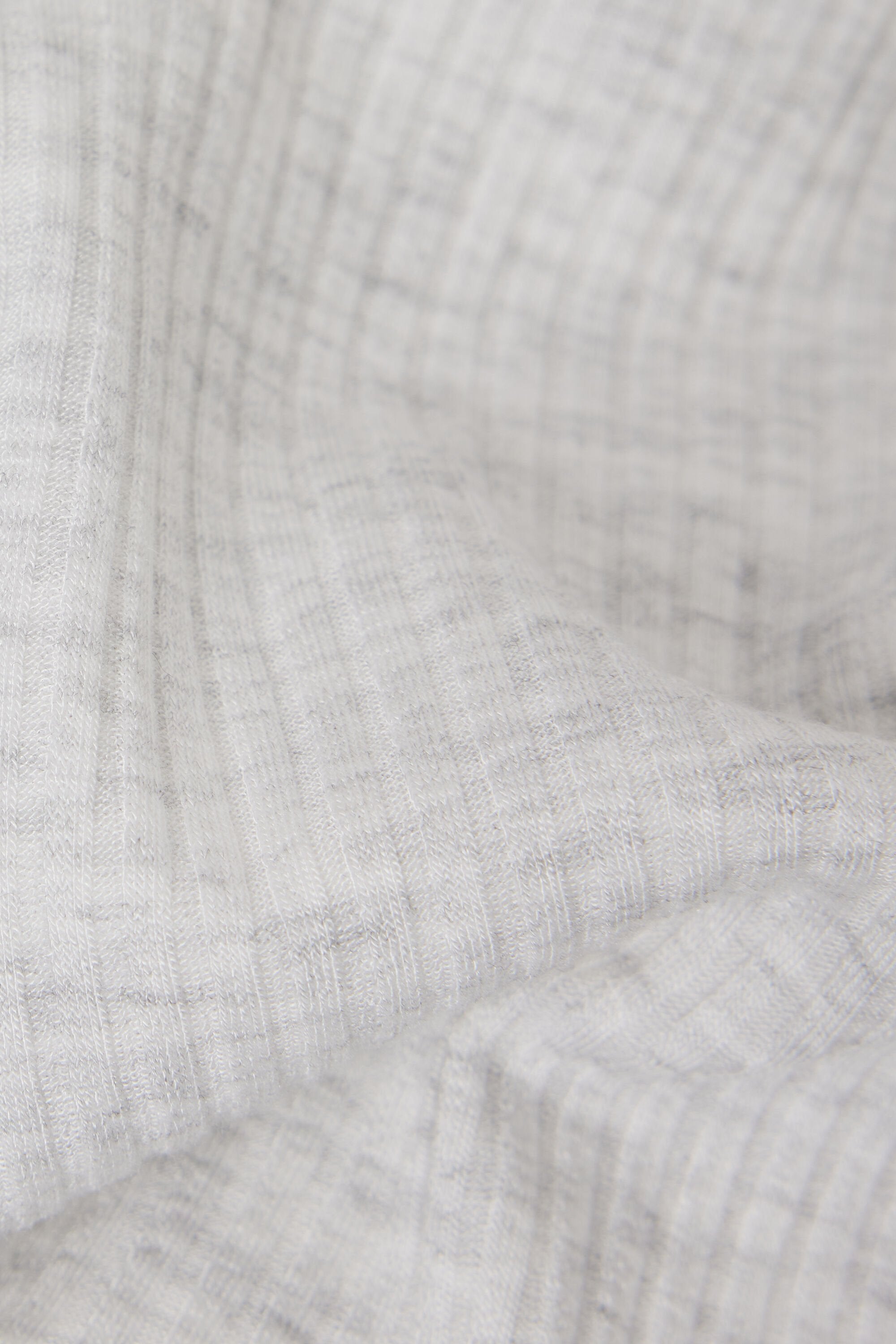 טי שירט מודל