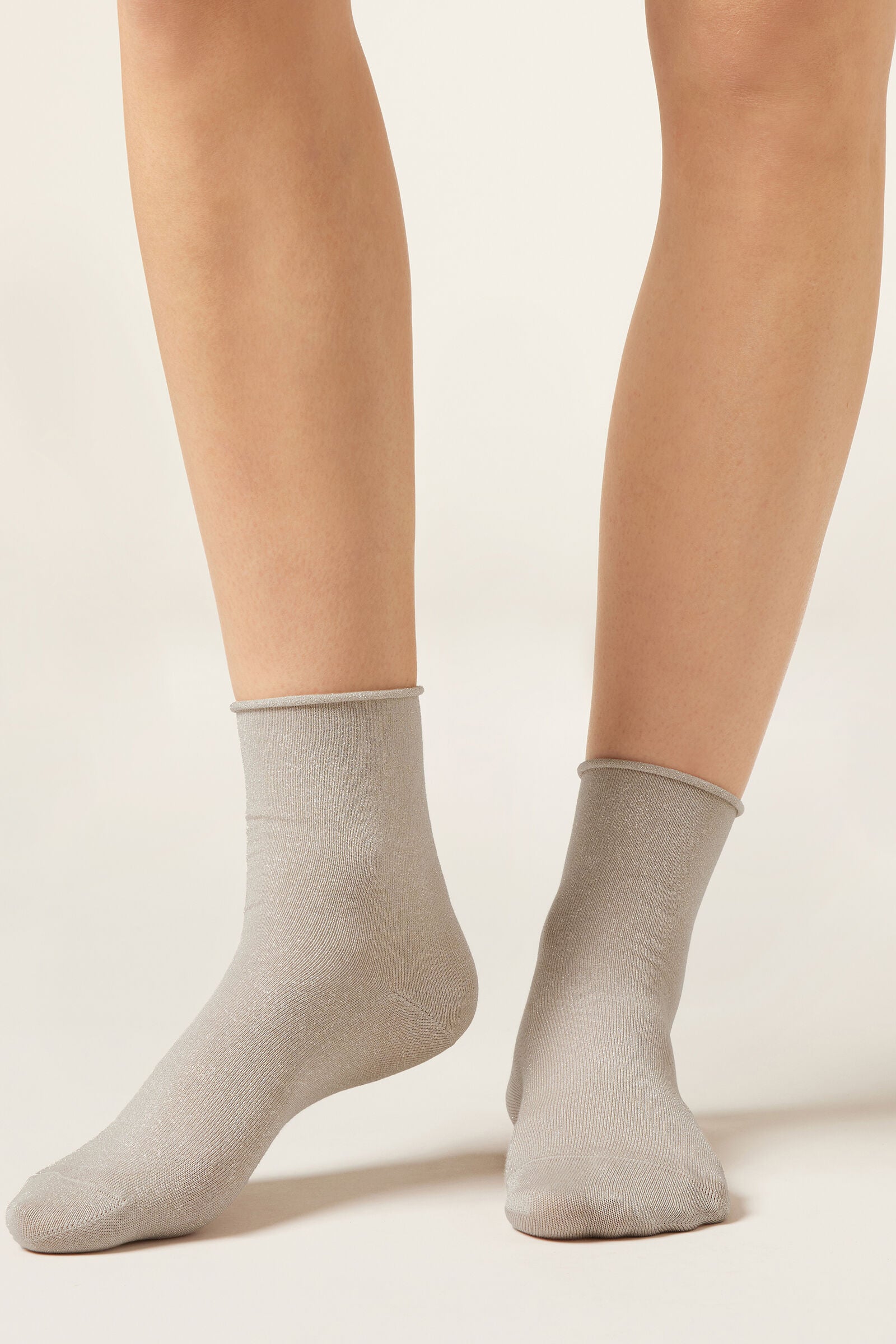 גרבי גליטר קצרות