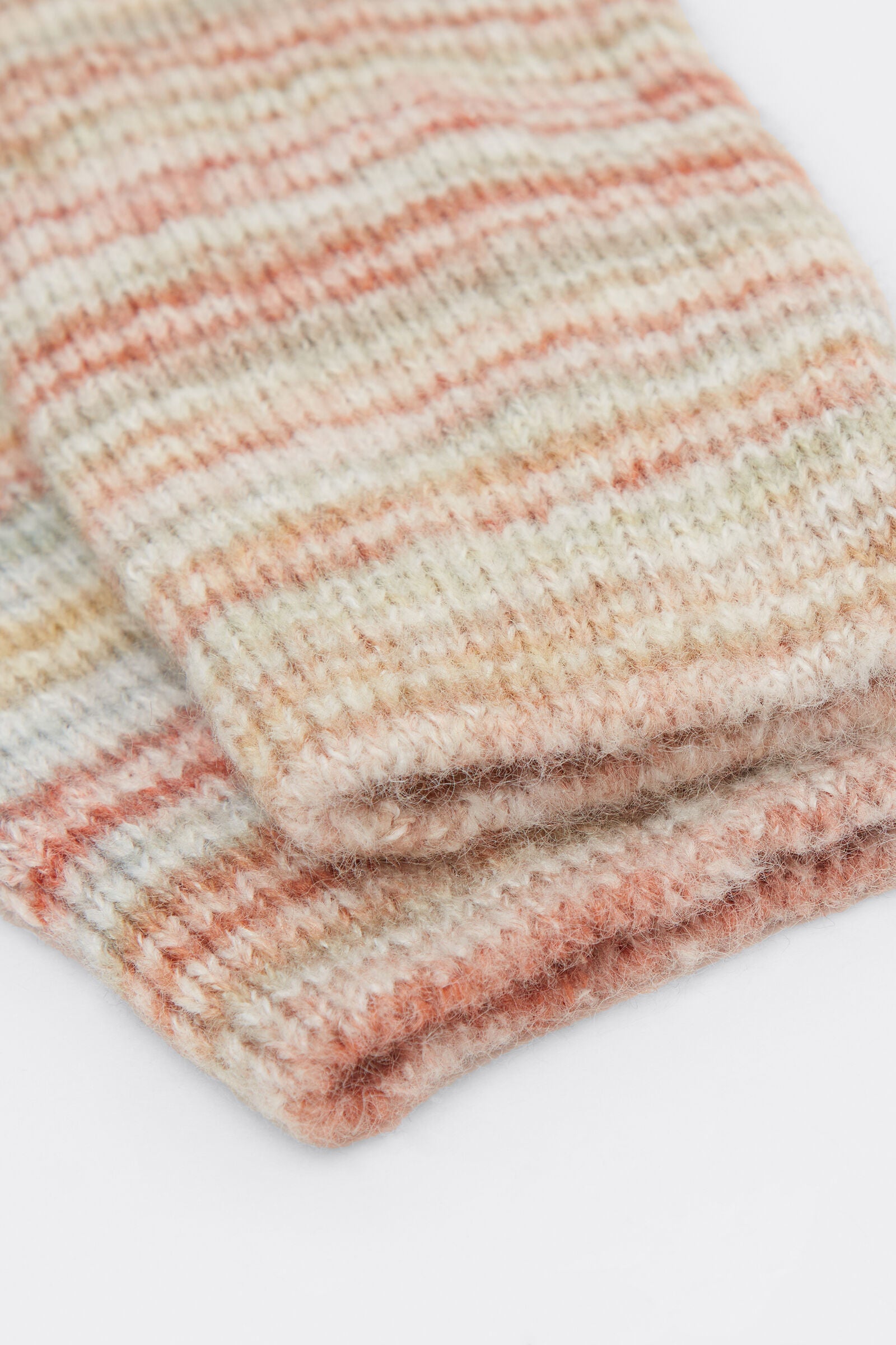 גרבי פסים רבגוניות