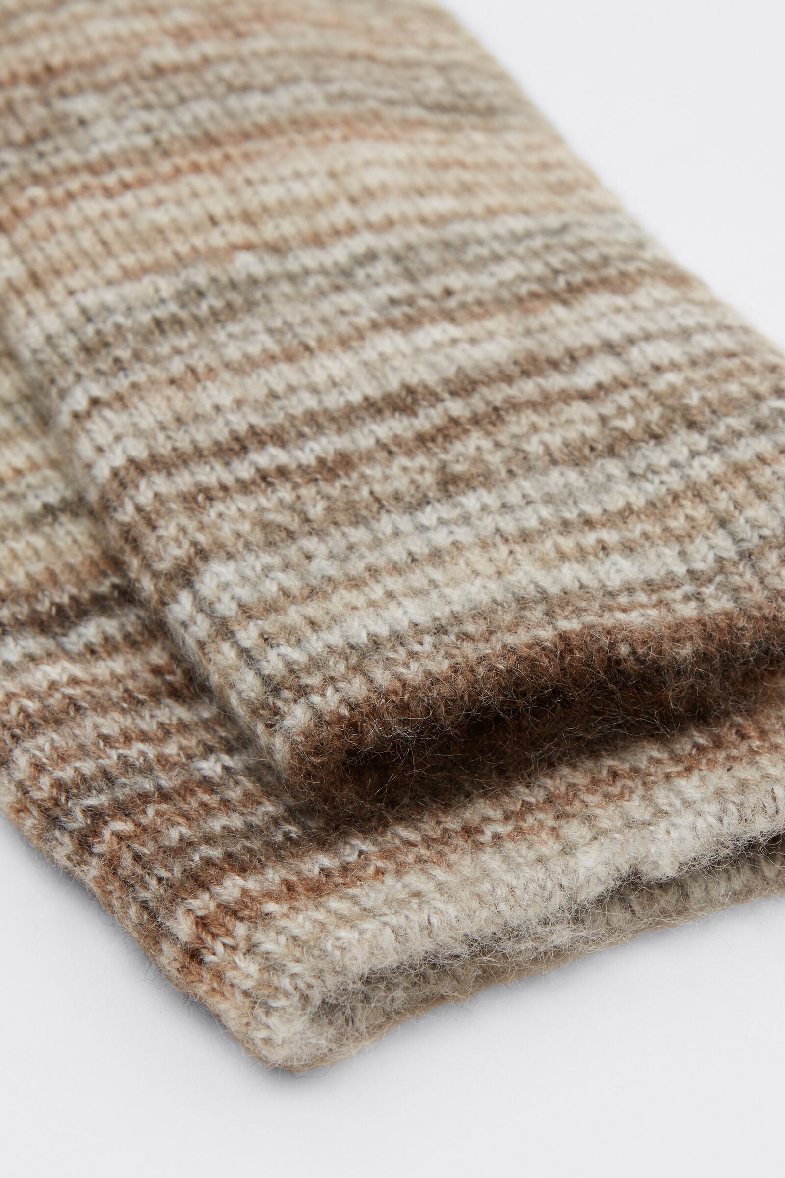 גרבי פסים רבגוניות