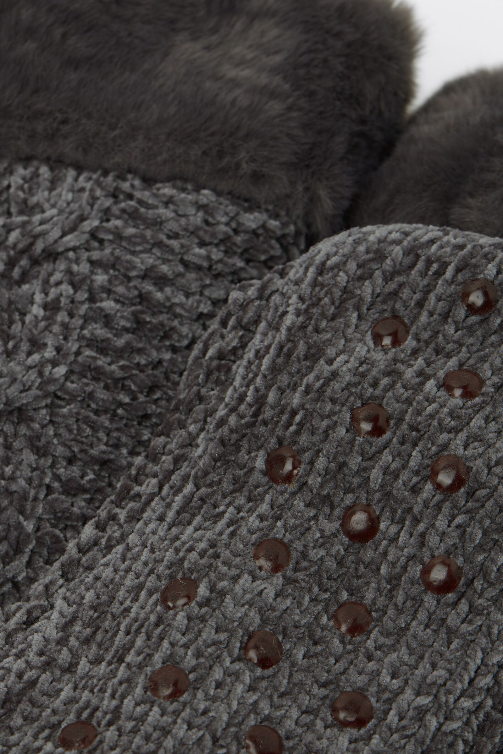 גרבי בית נגד החלקה