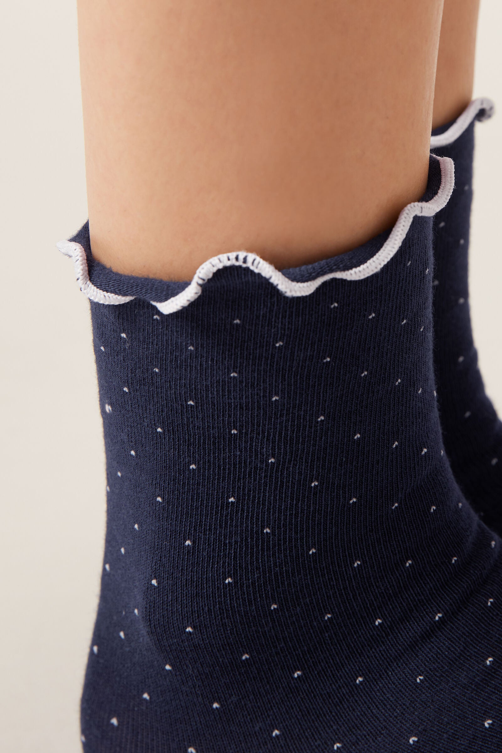 גרביים עם סיומת מסולסלת Micro Polka Dot
