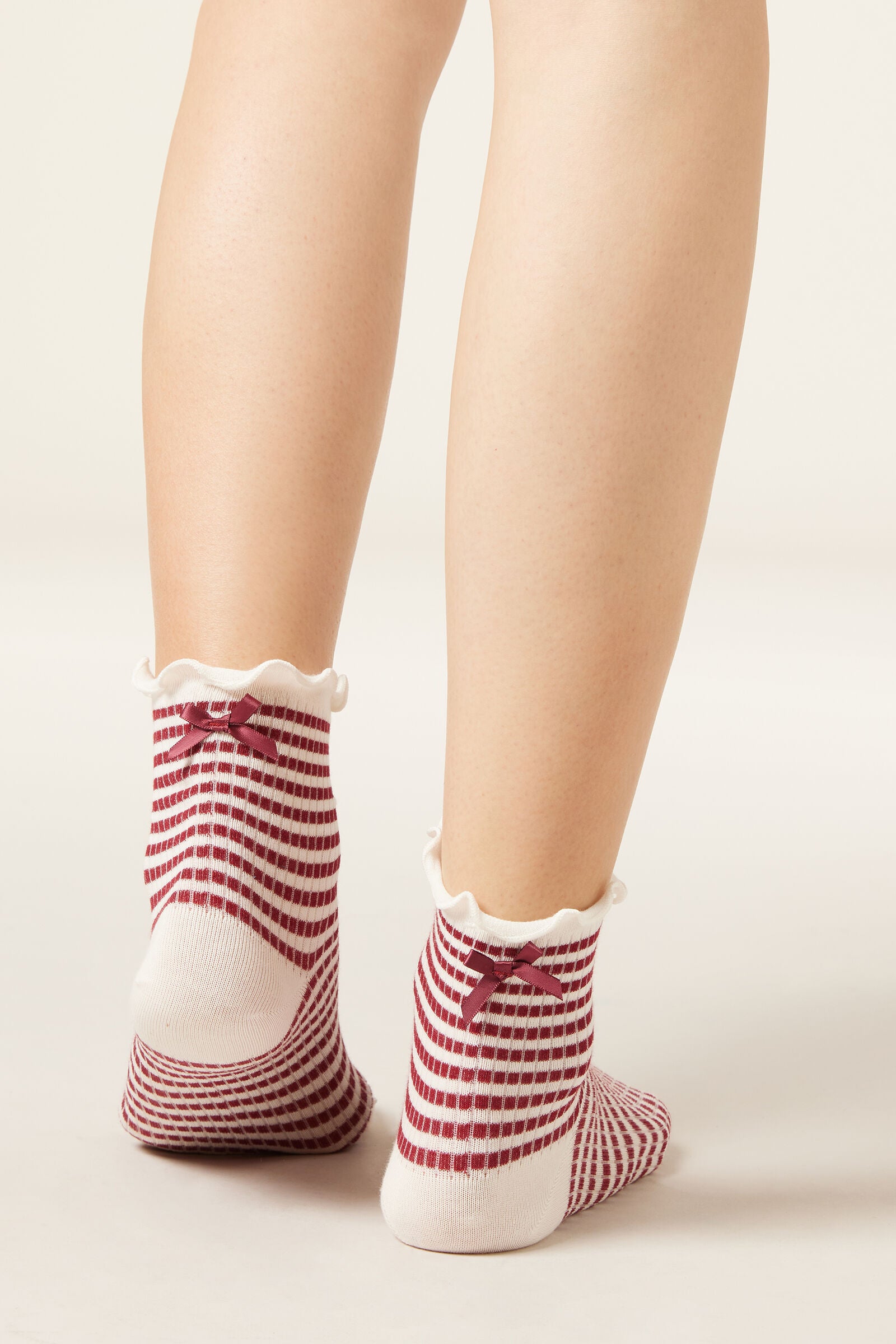 גרבי פסים בעיטור פפיון