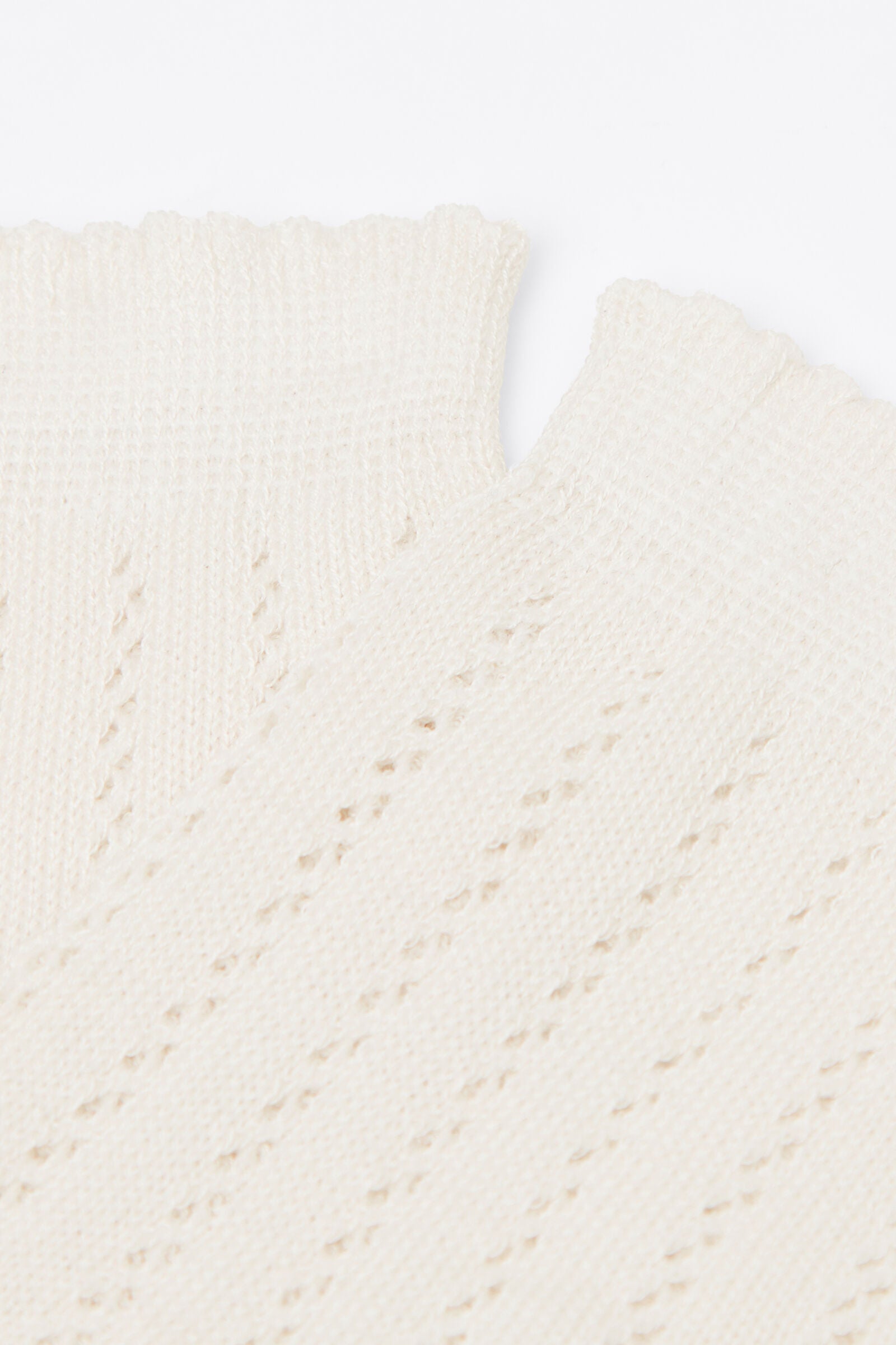 גרביים סרוגות בסגנון תחרה