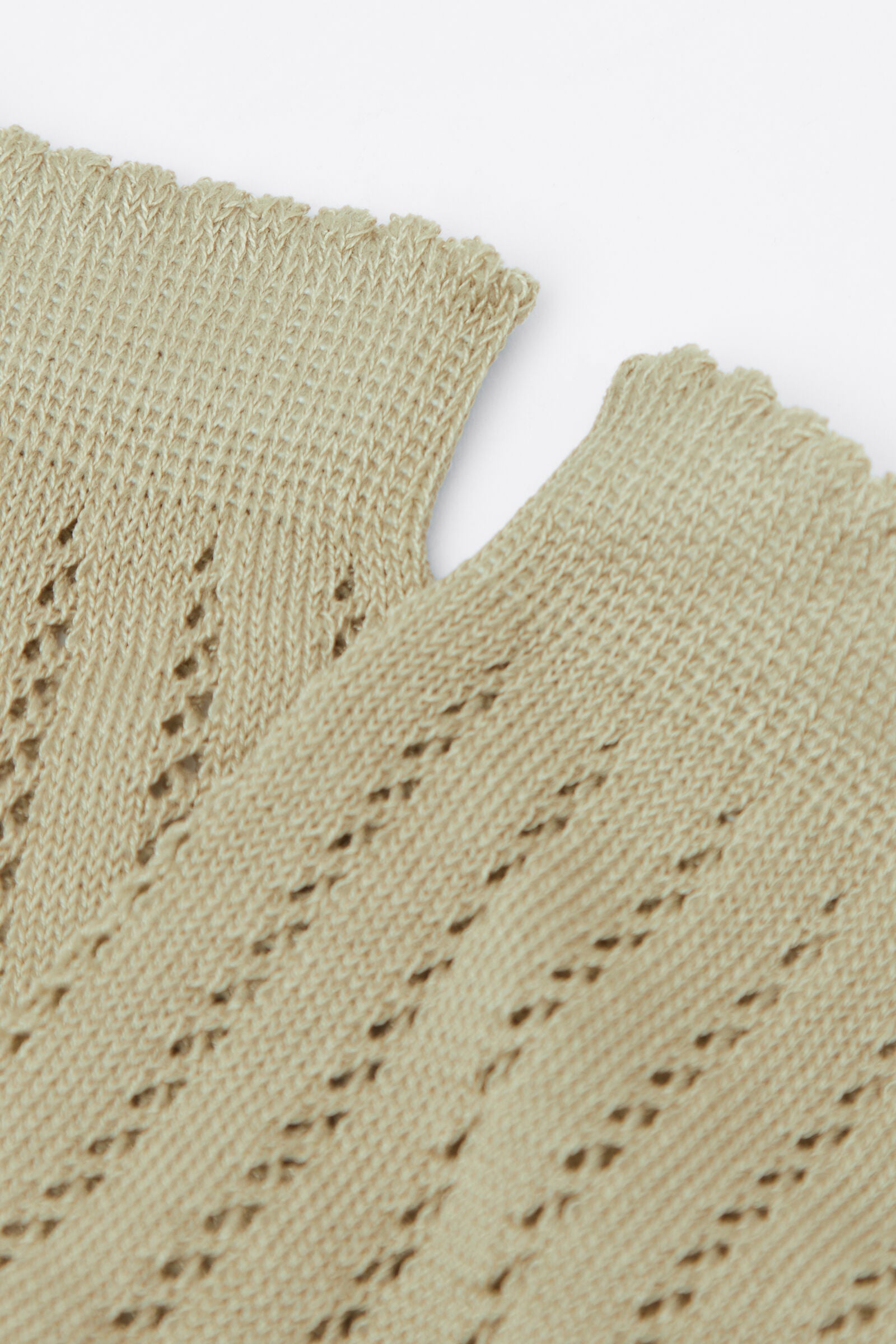 גרביים סרוגות בסגנון תחרה