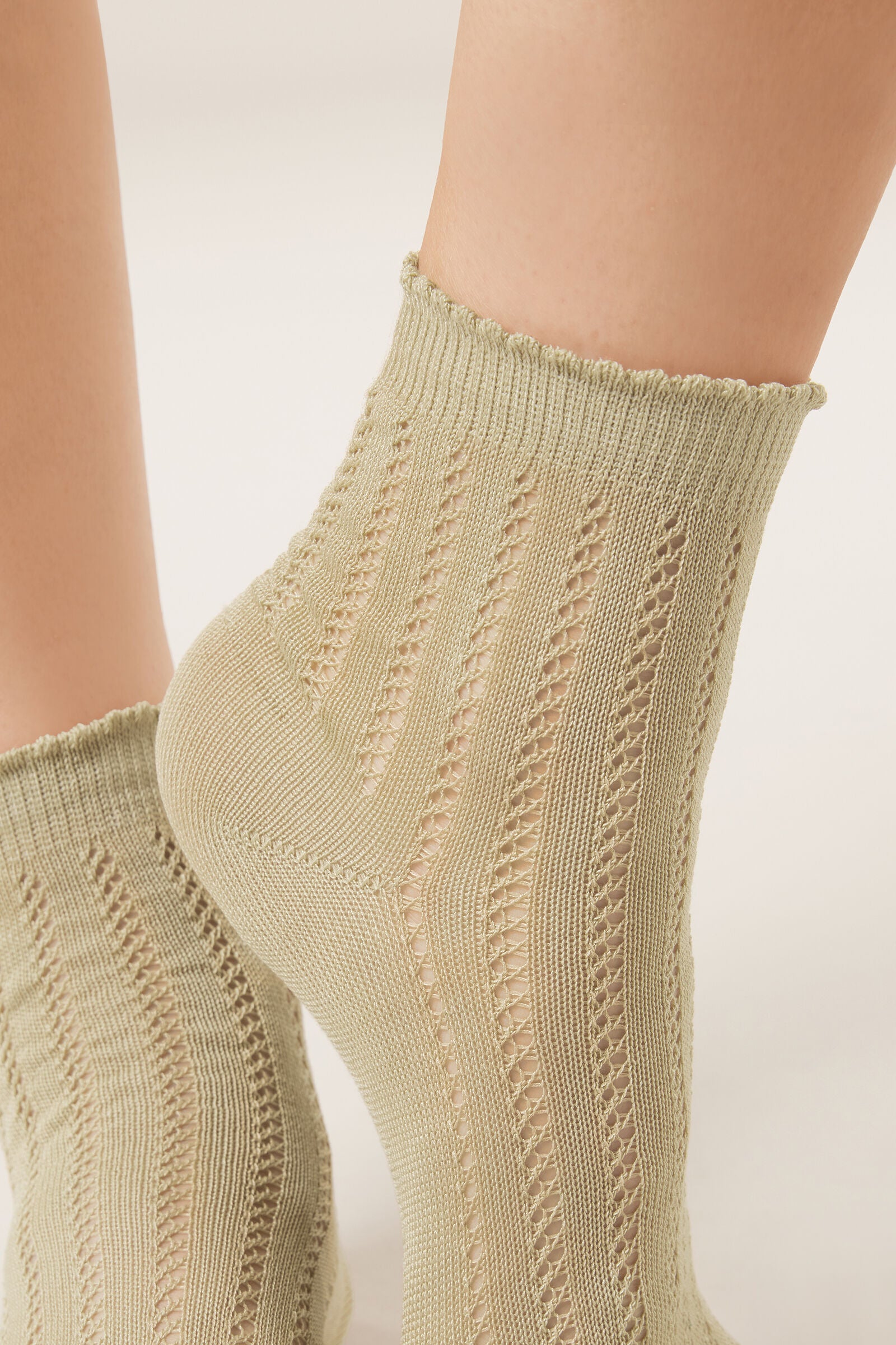 גרביים סרוגות בסגנון תחרה