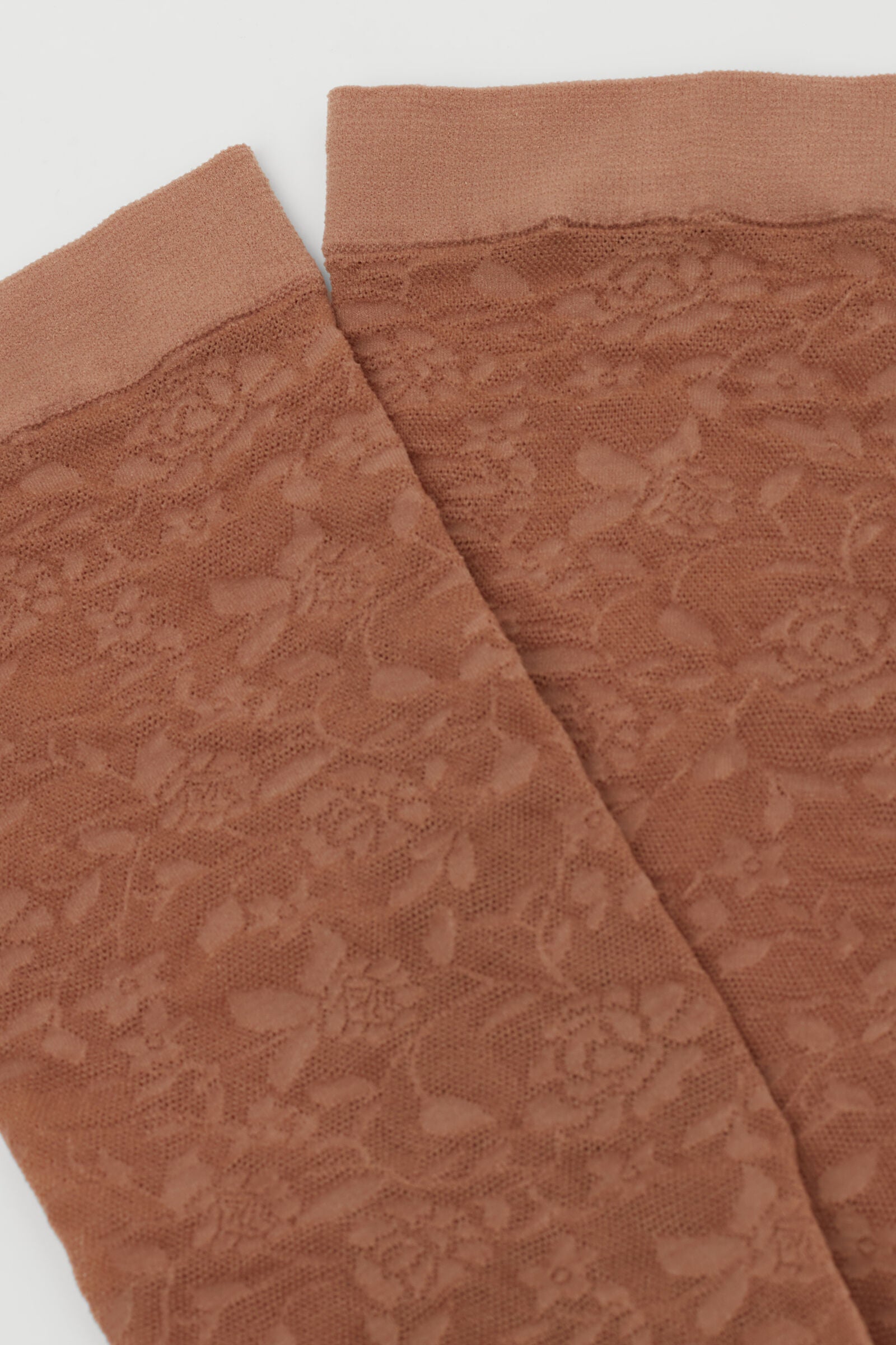 גרביים עם הדפס פרחוני