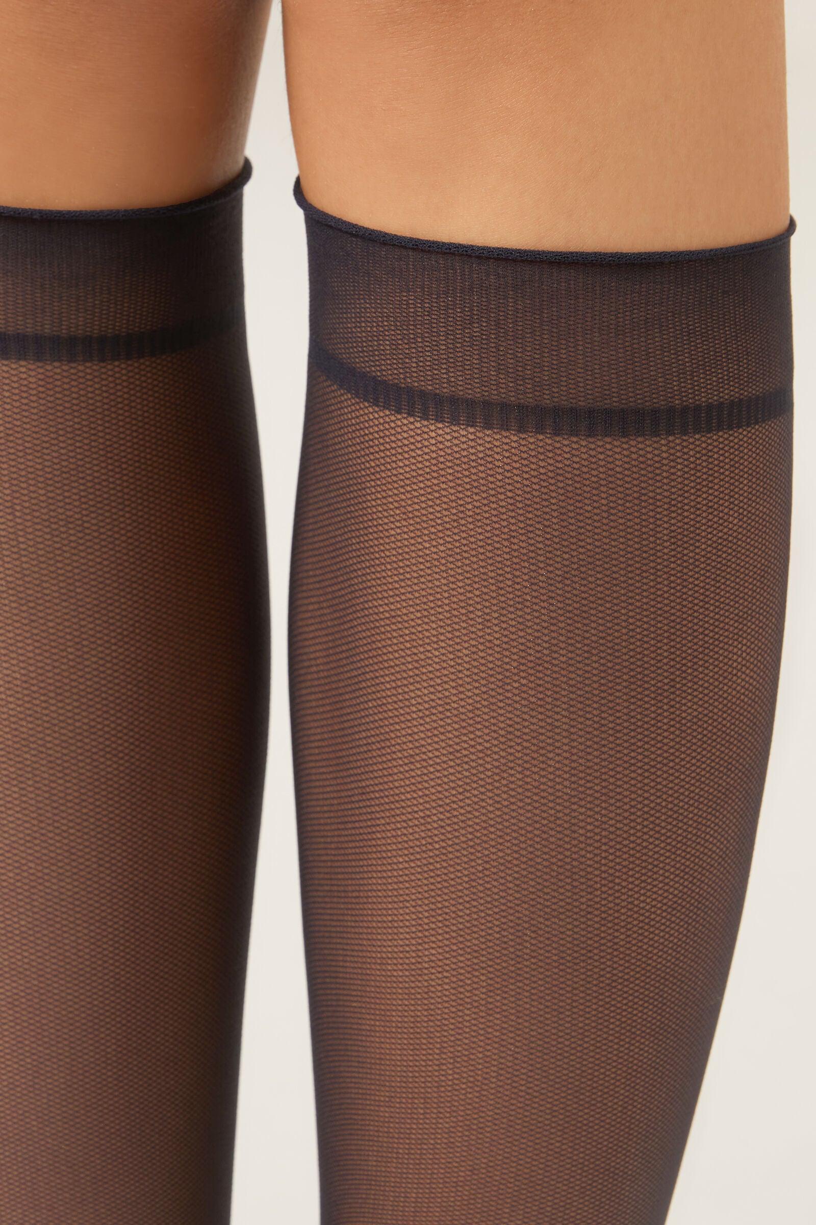 גרבי נצנצים שקופות