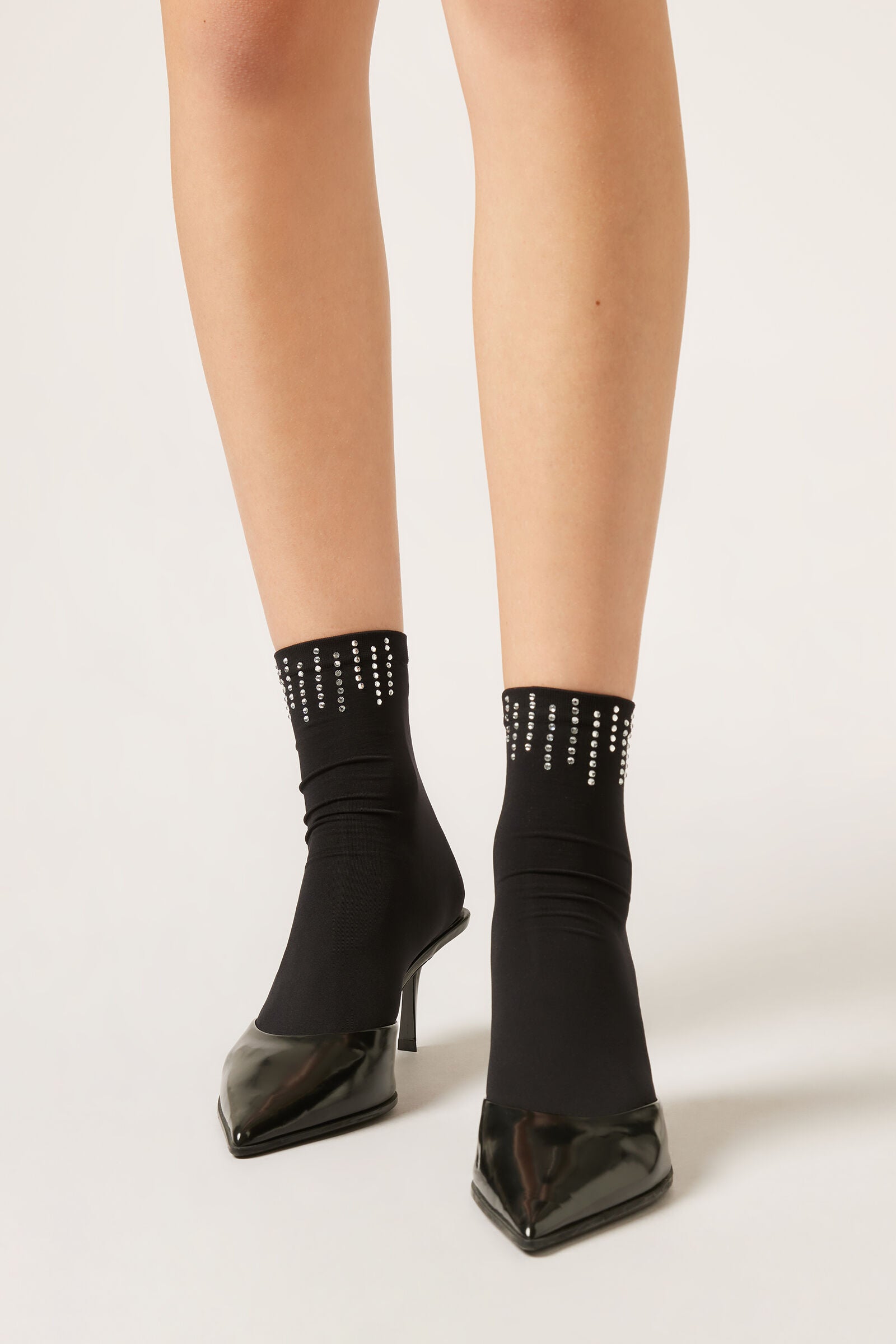 גרביים עם עיטורי יהלומים