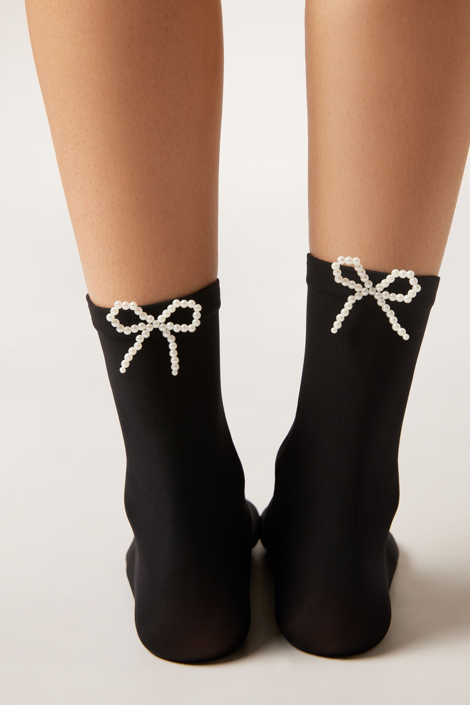 גרביים עם אפליקציית פפיון פנינים