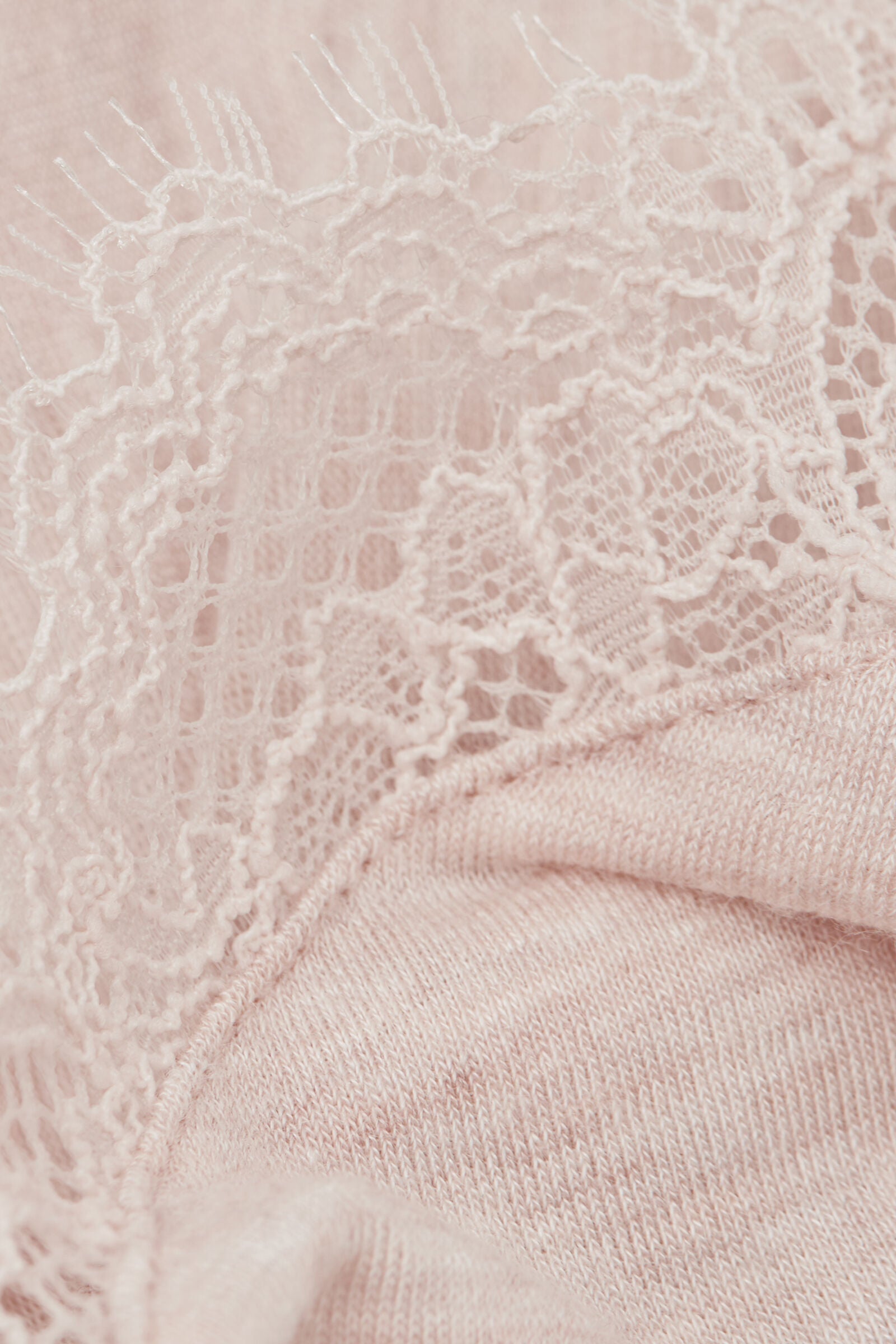 גופיית קשמיר עם תחרה