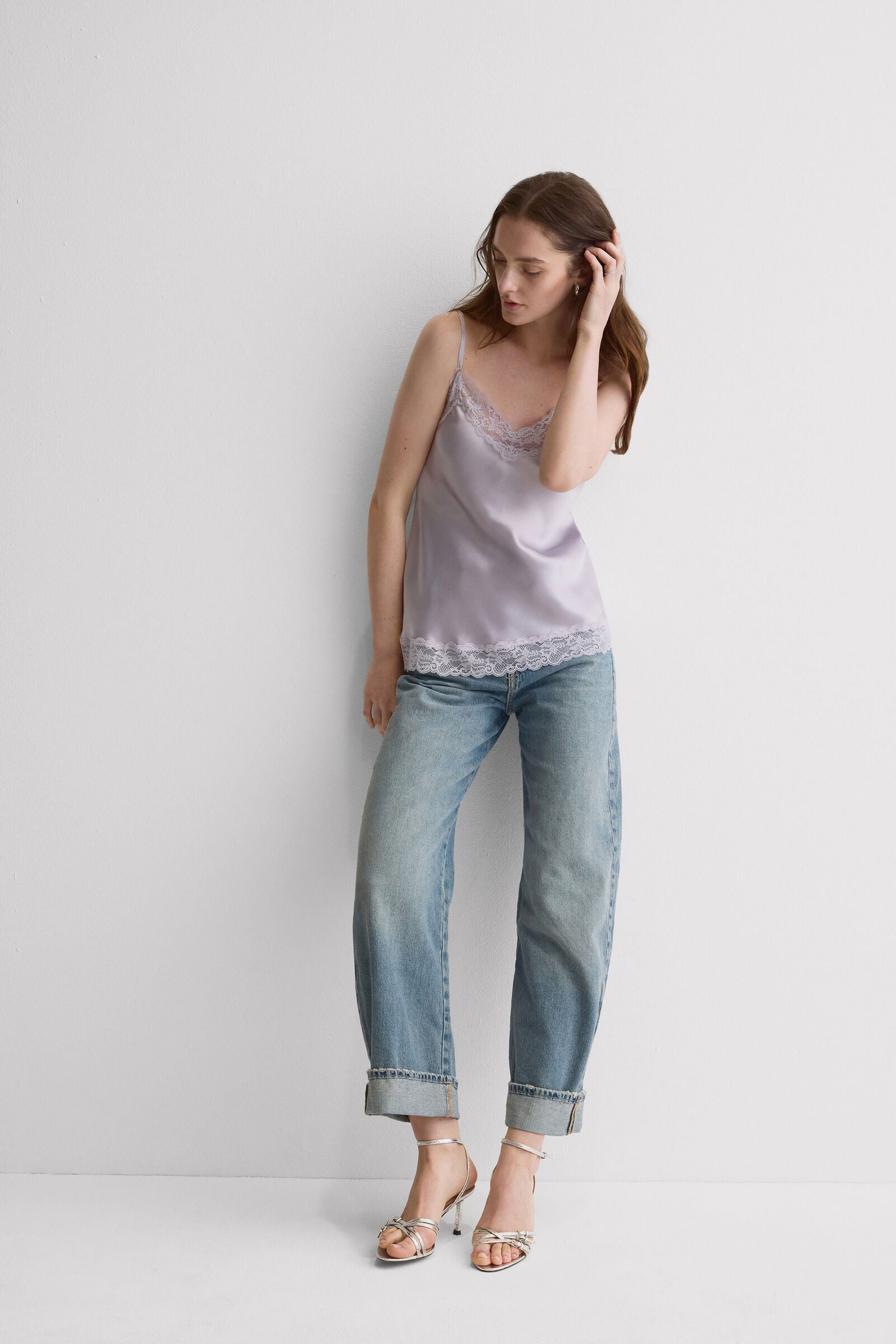 גופיית משי ותחרה