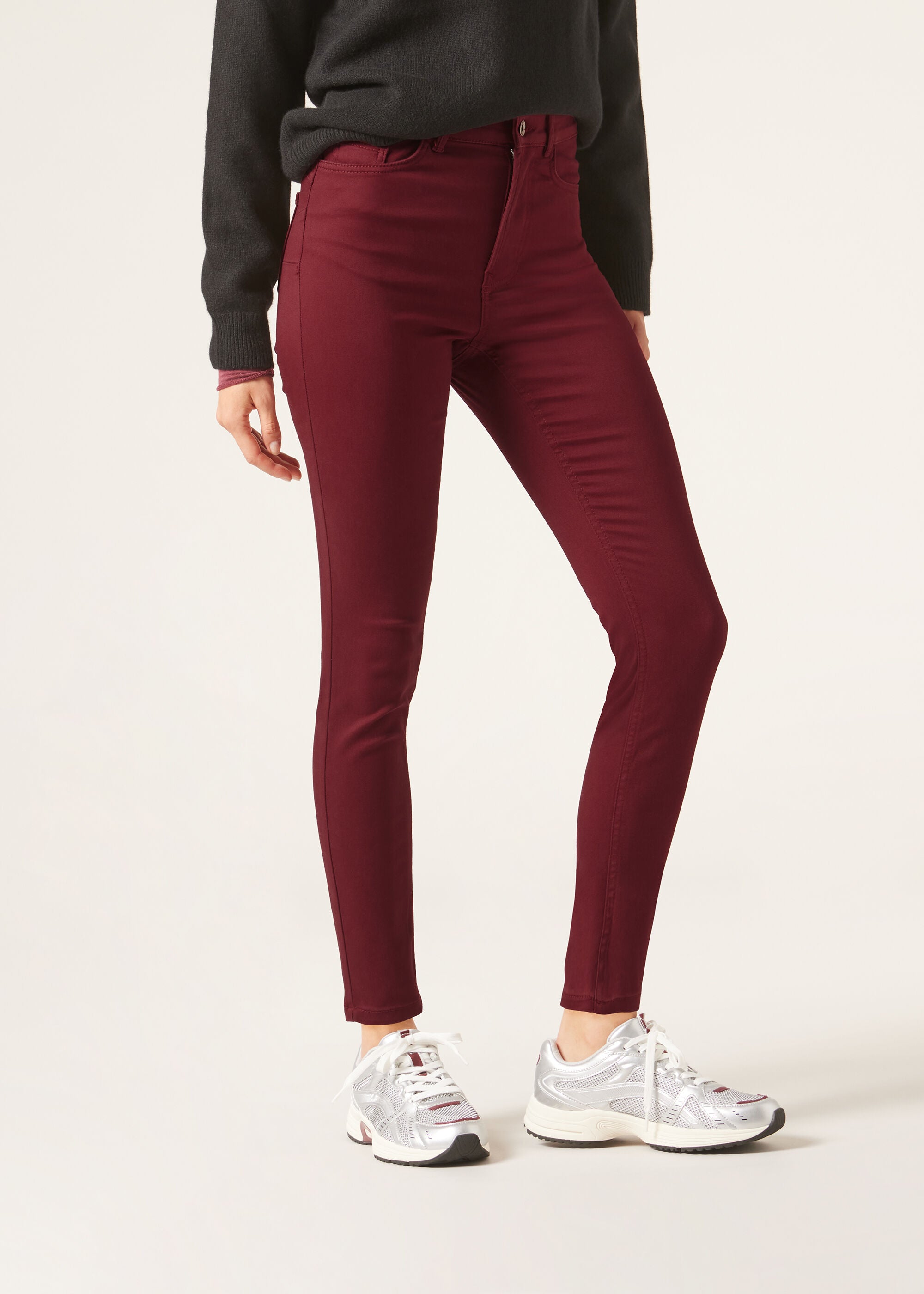 ג'ינס סקיני בגזרה גבוהה