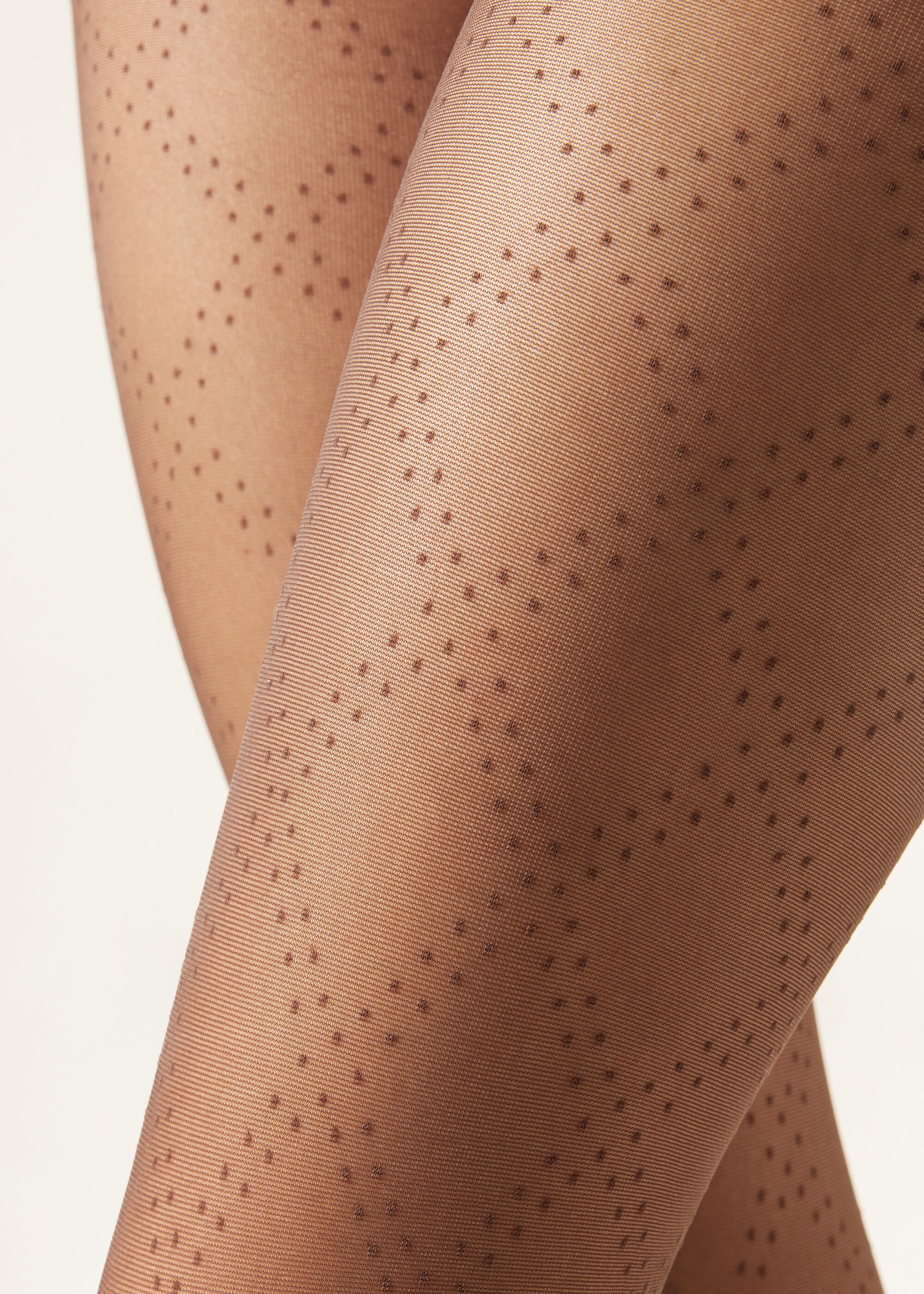 גרביוני מעויינים שקופים