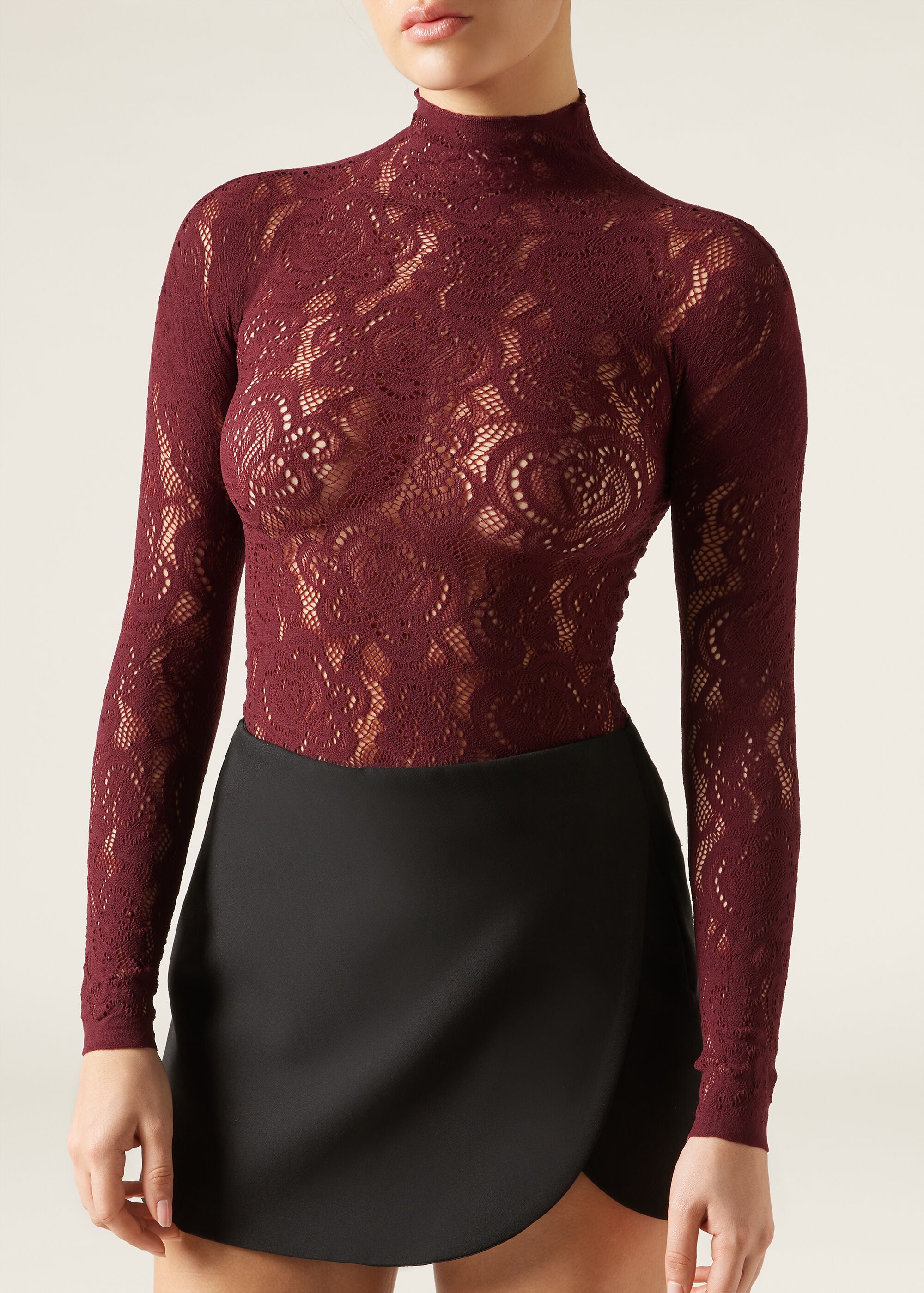 חולצת תחרה באפקט מקרמה