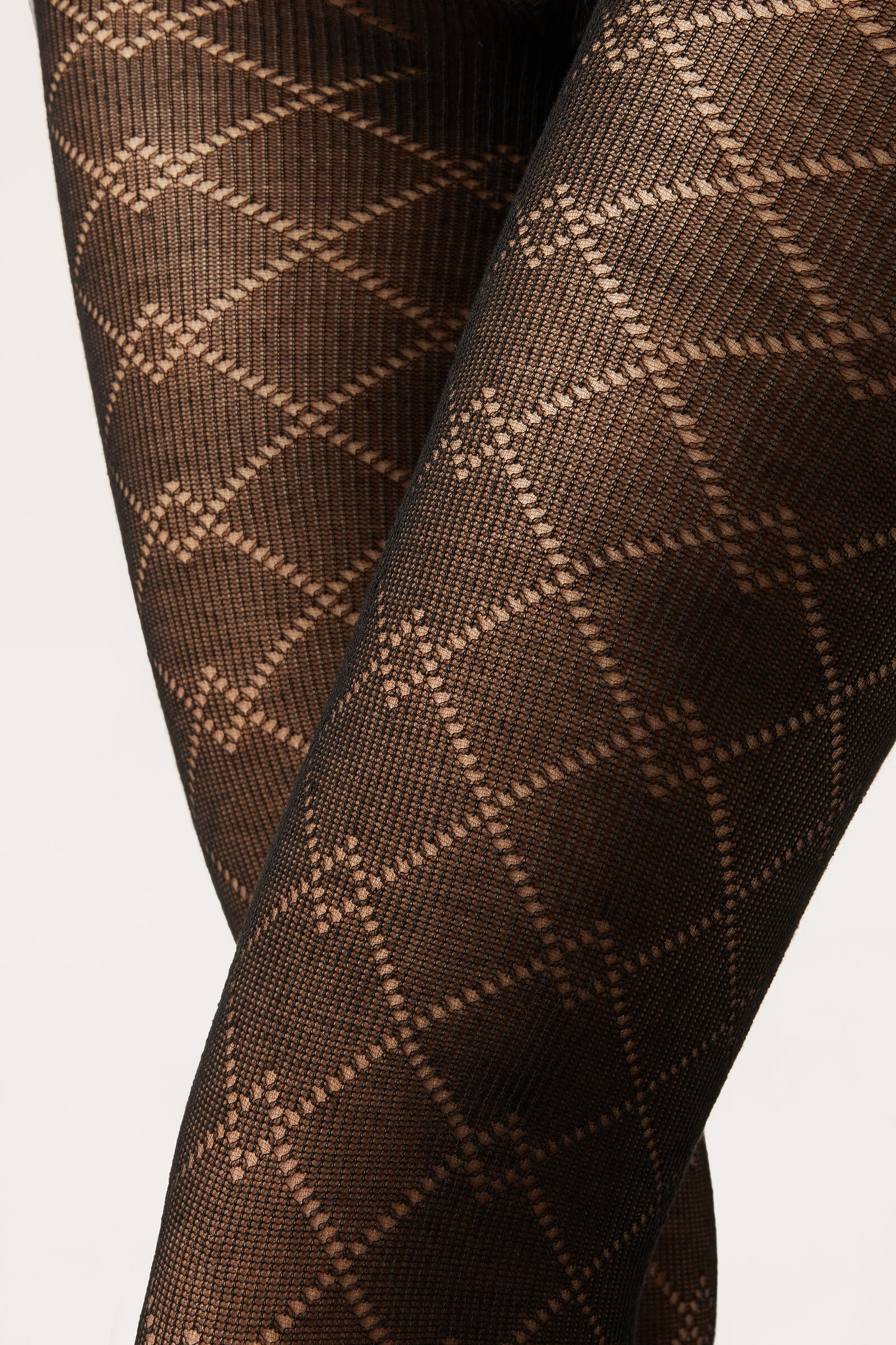 גרביוני קשמיר עם דוגמת מעויינים מחוררים