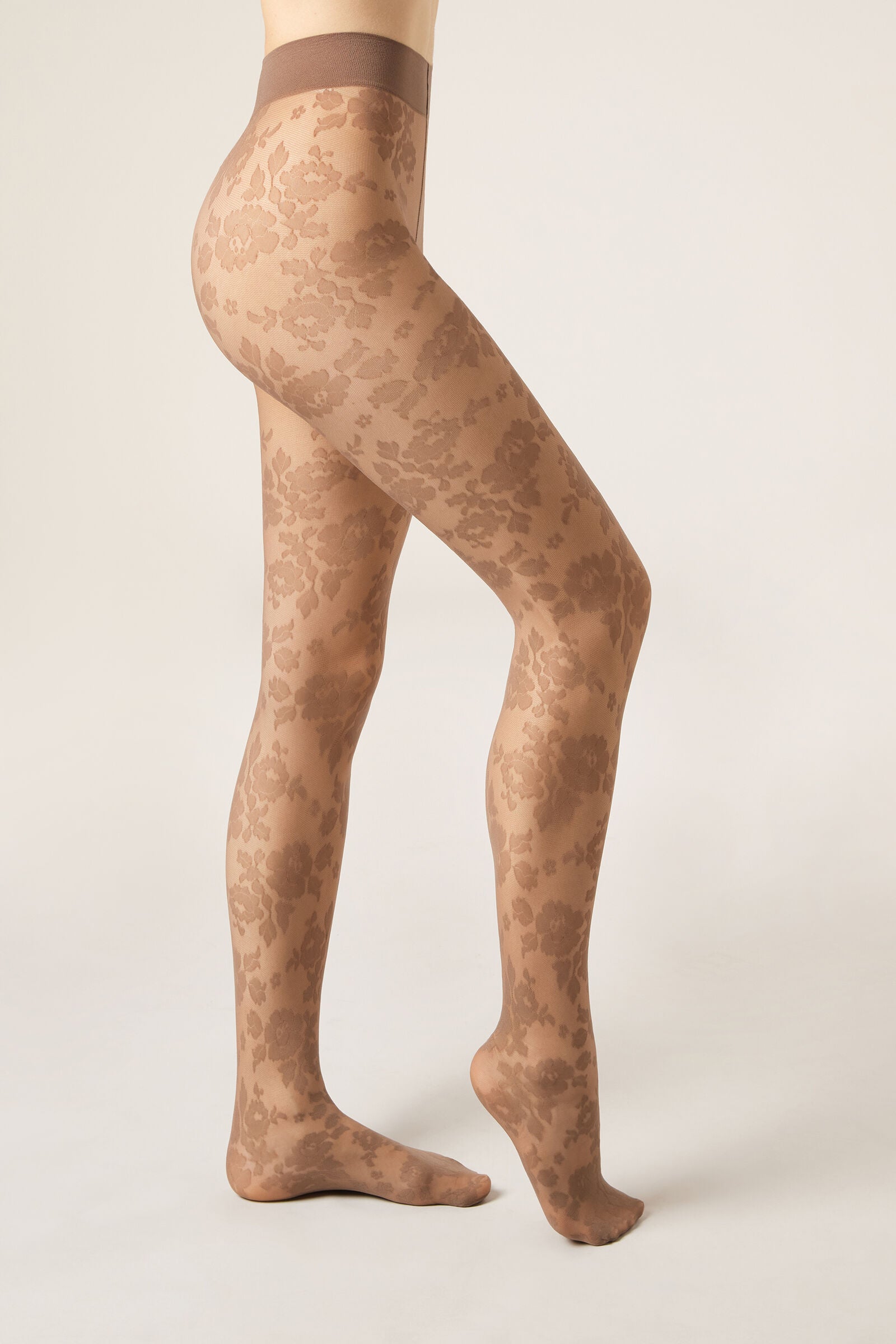 גרביונים שקופים עם דוגמה פרחונית