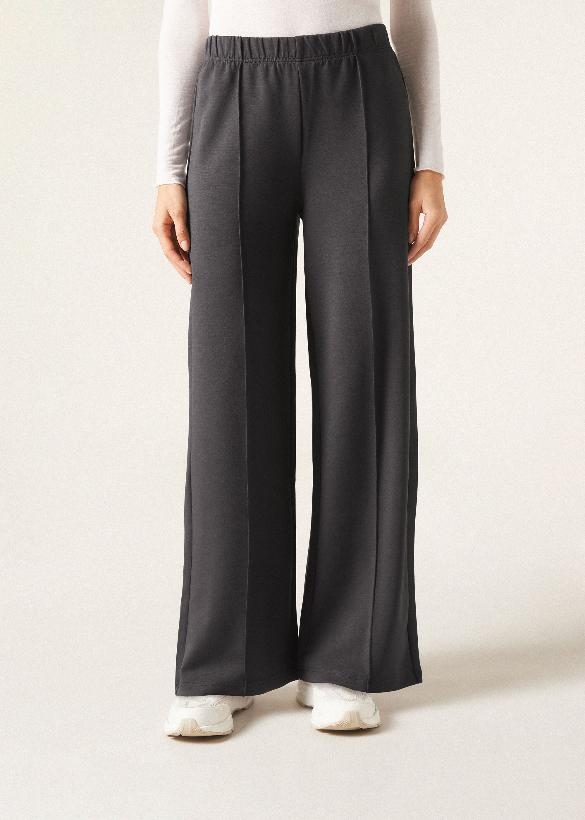 מכנסי לאונג' בגזרת רגל רחבה