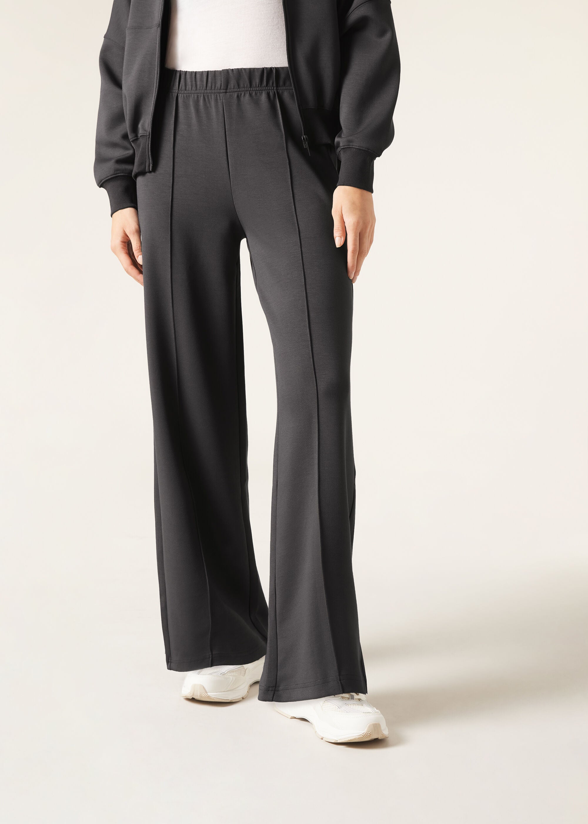 מכנסי לאונג' בגזרת רגל רחבה