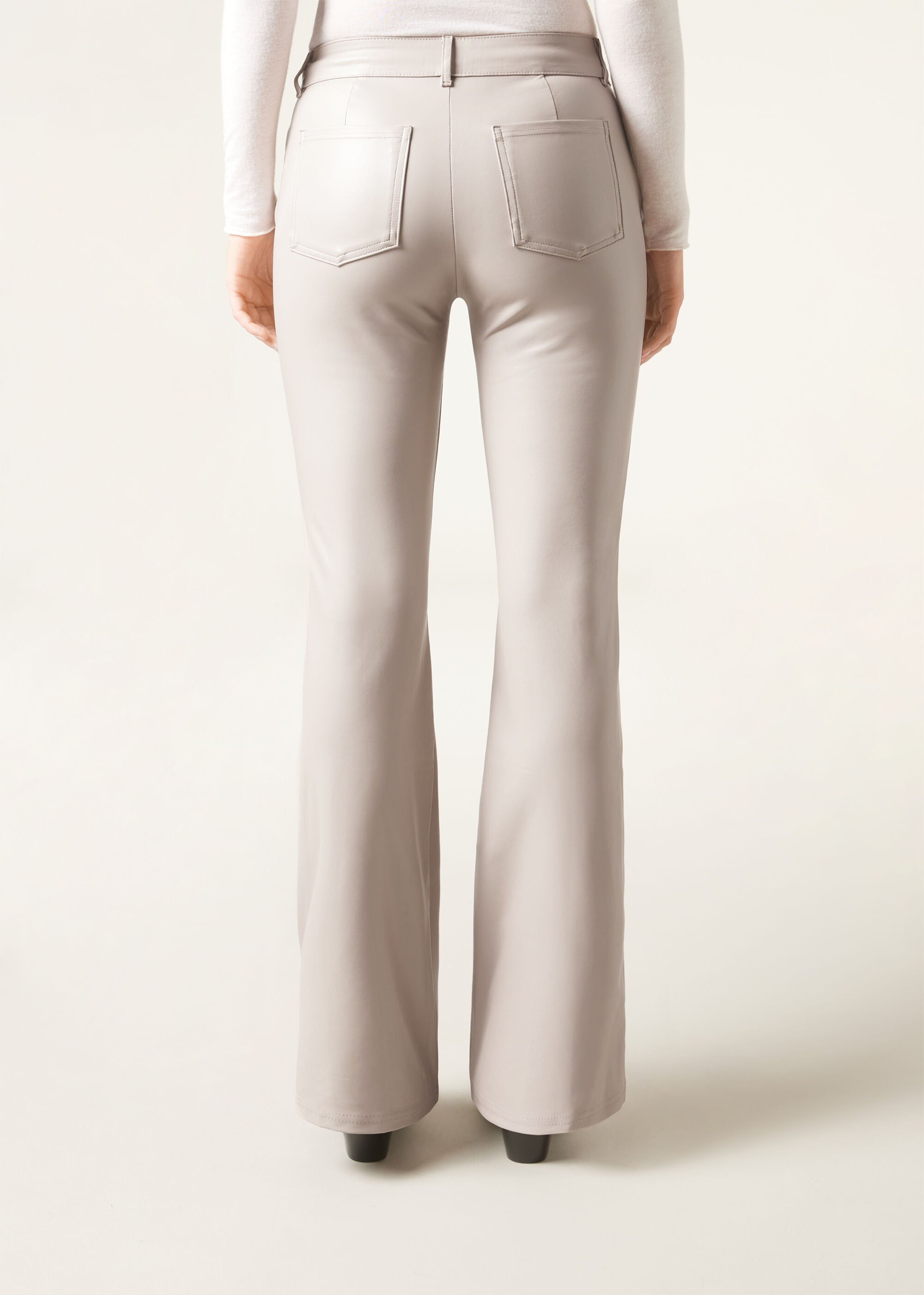 מכנסי דמוי עור מתרחבים