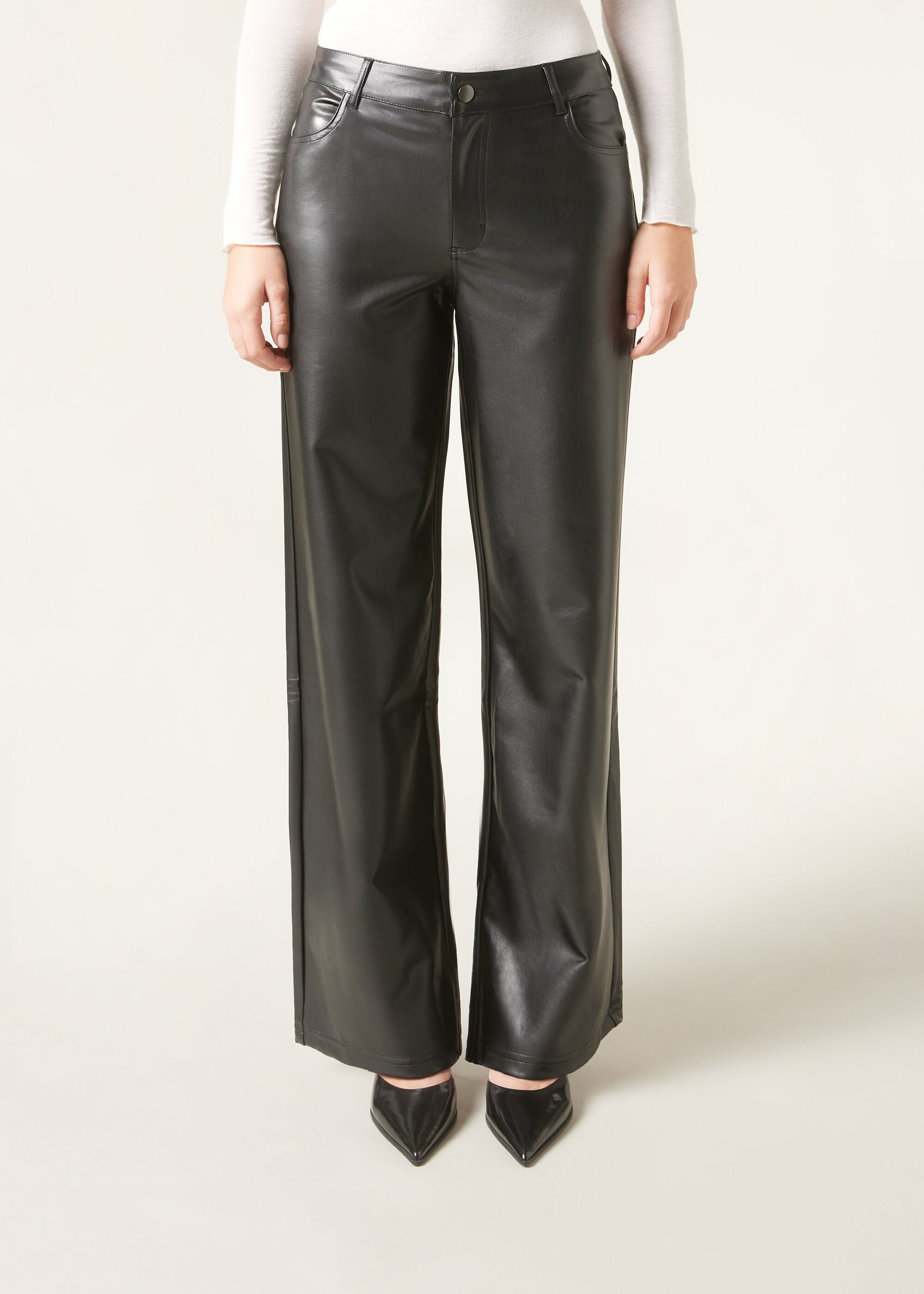 מכנסי דמוי עור בגזרת רגל רחבה