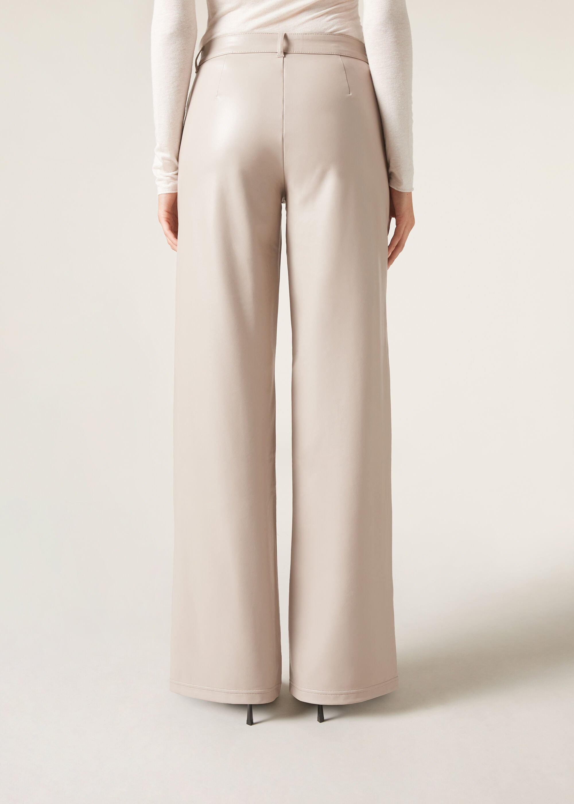 מכנסי דמוי עור בגזרת רגל רחבה