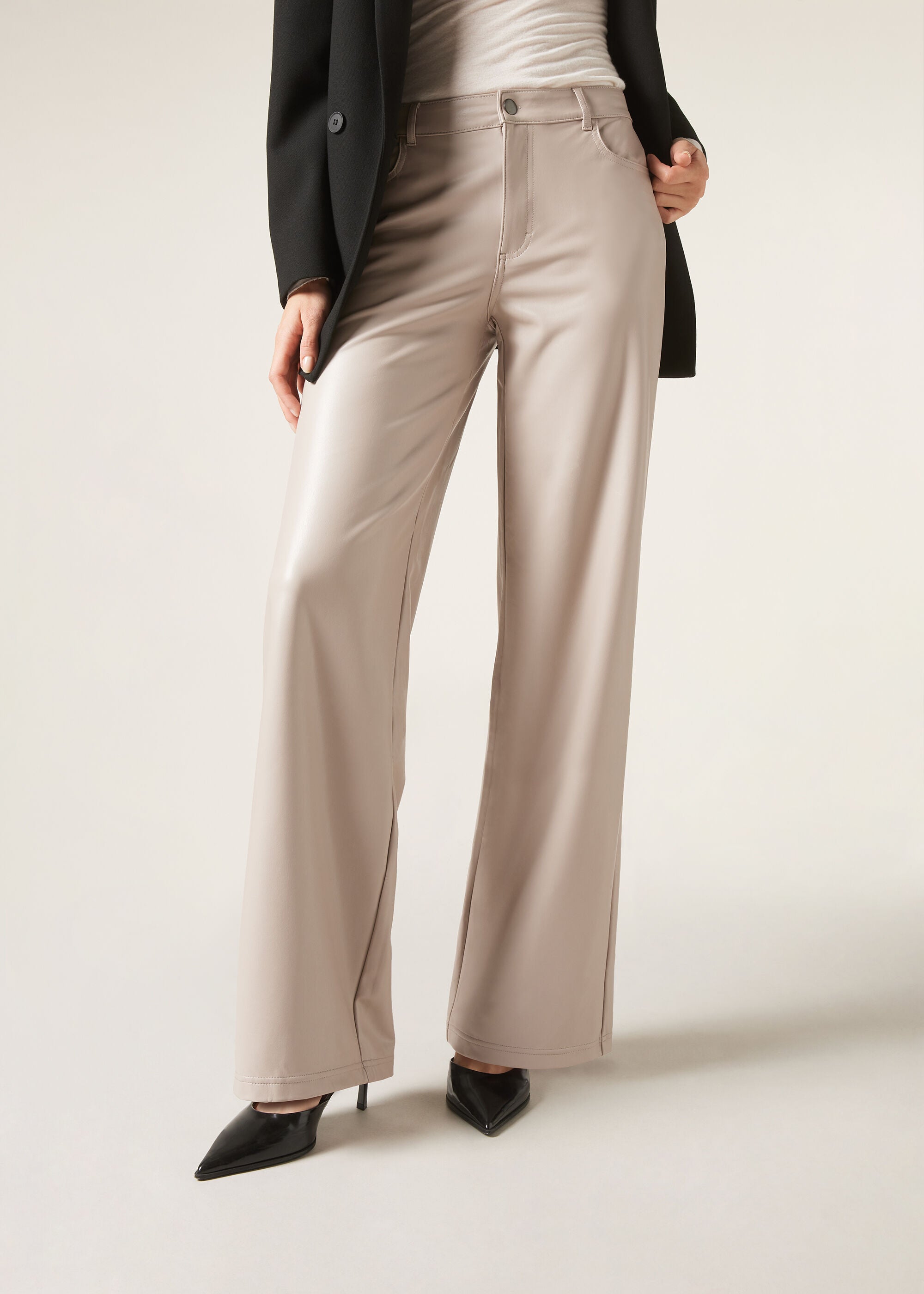 מכנסי דמוי עור בגזרת רגל רחבה