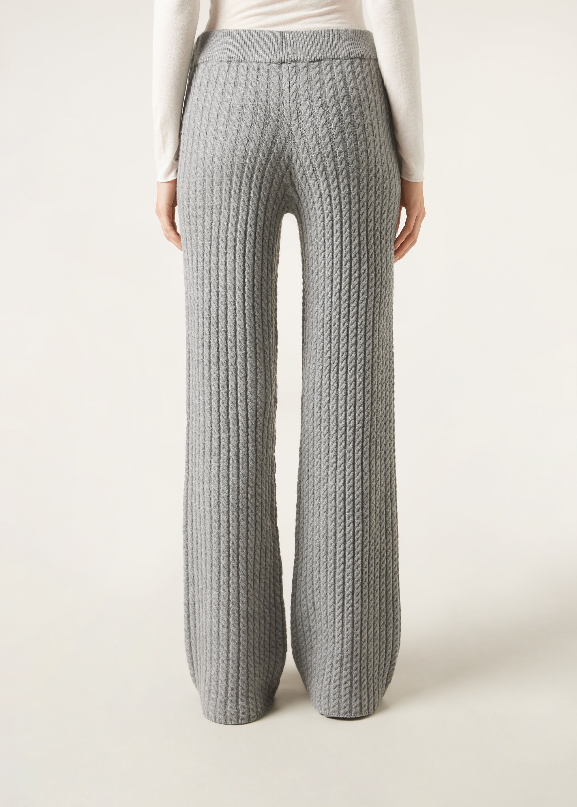 מכנסיים רחבים בסריגת צמות