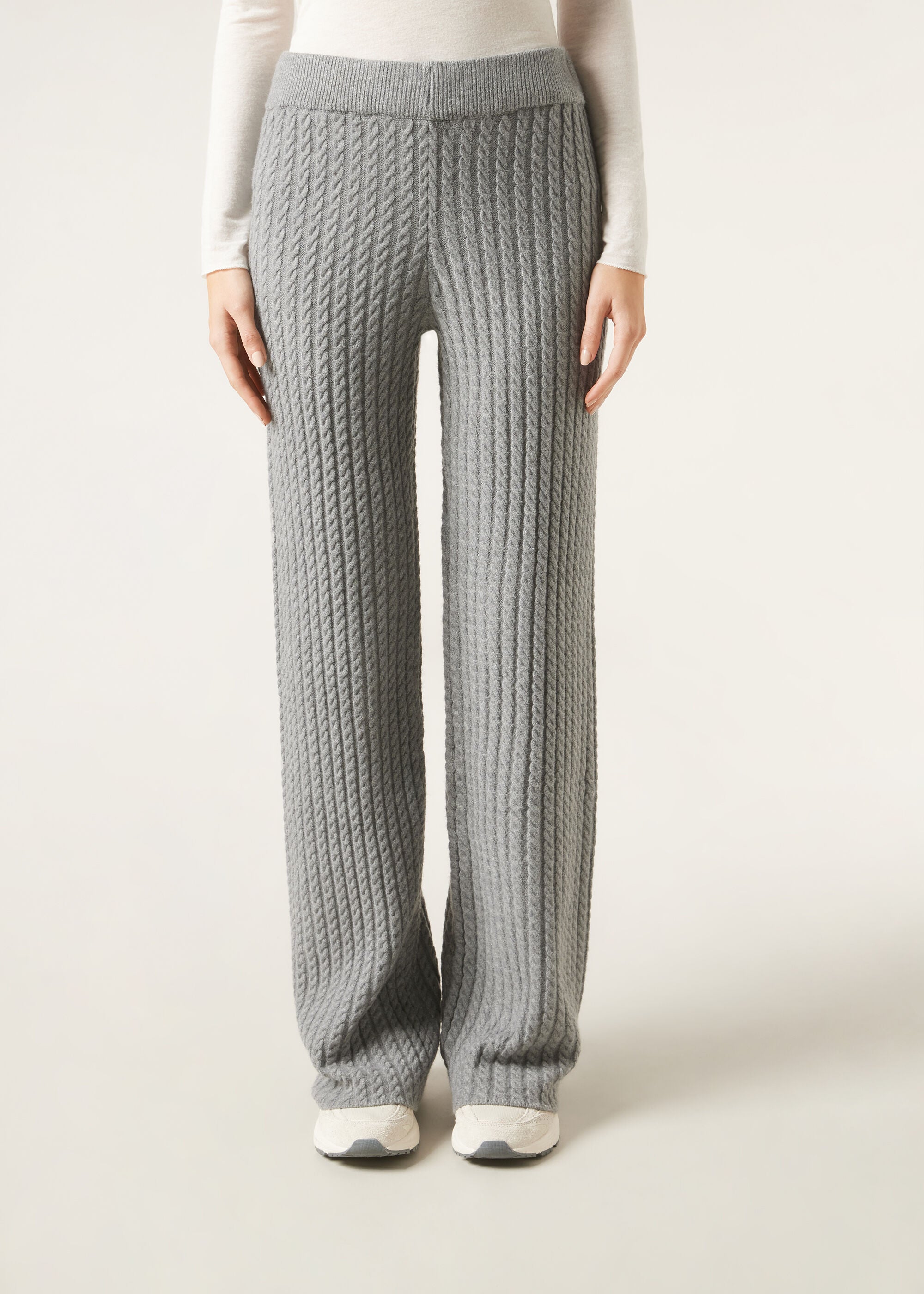 מכנסיים רחבים בסריגת צמות