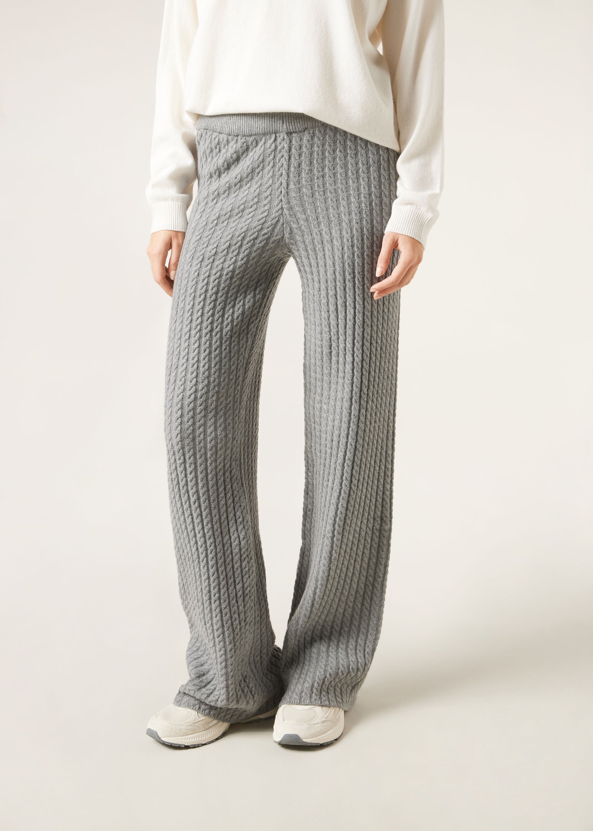 מכנסיים רחבים בסריגת צמות