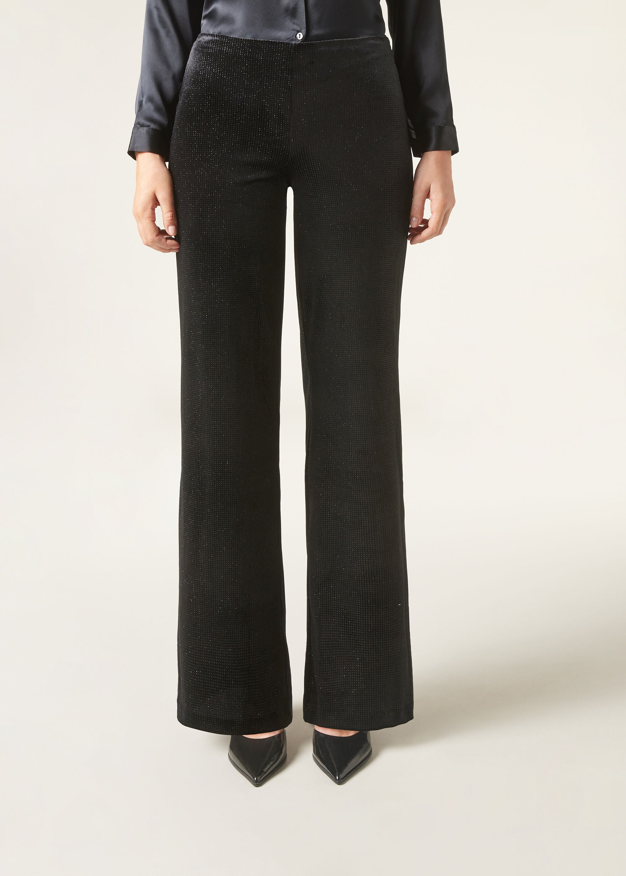 מכנסי קטיפה בגזרת רגל רחבה