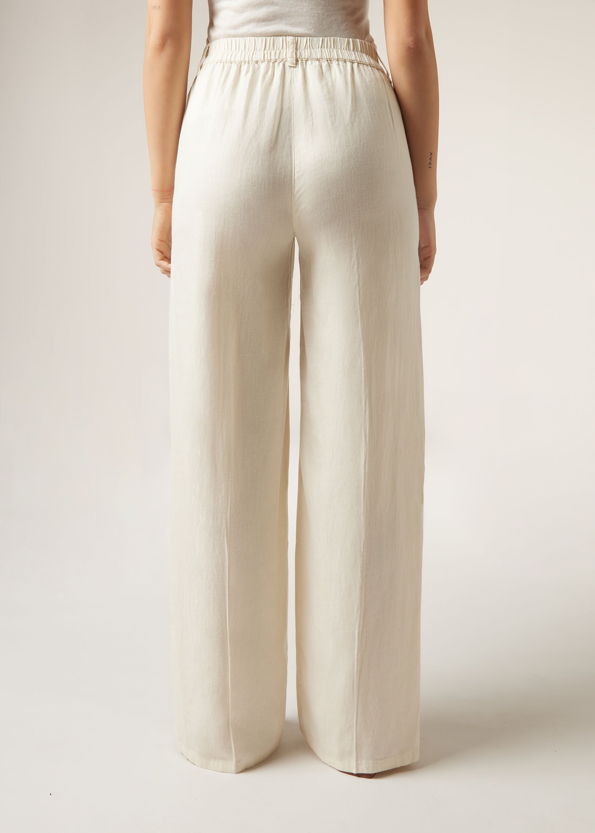 מכנסי פשתן רחבים