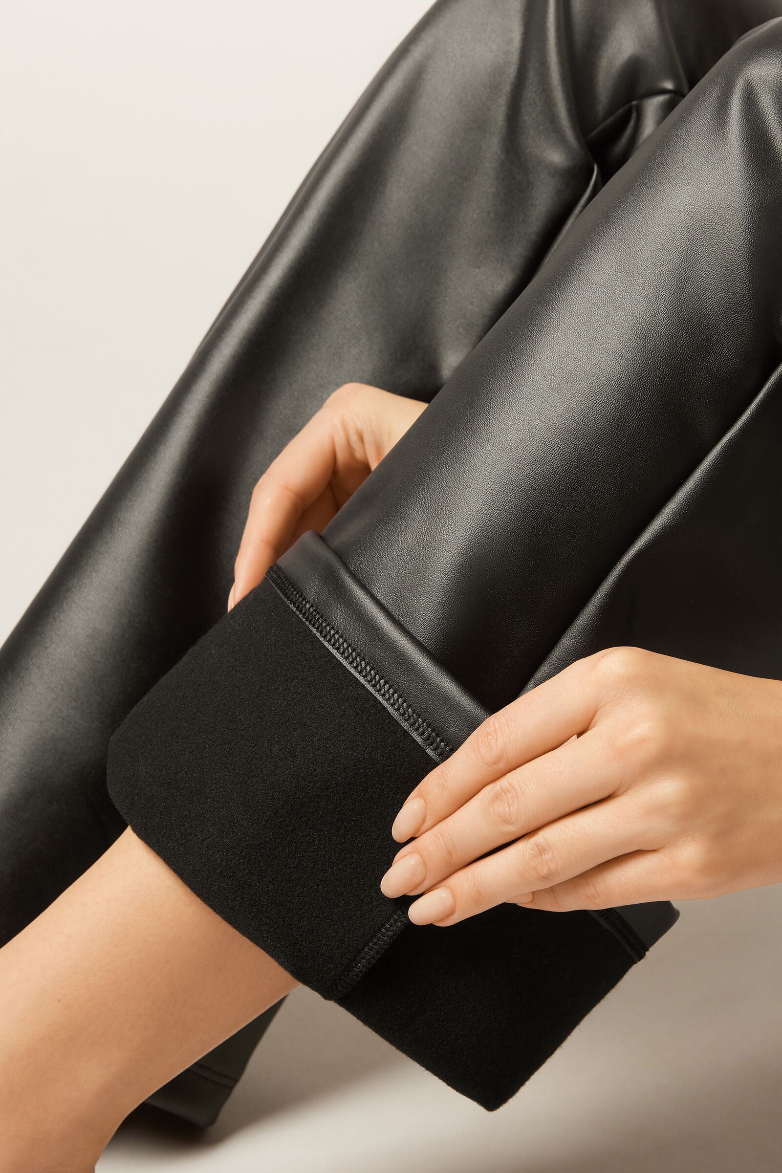 מכנסיים תרמיים מתרחבים דמוי עור