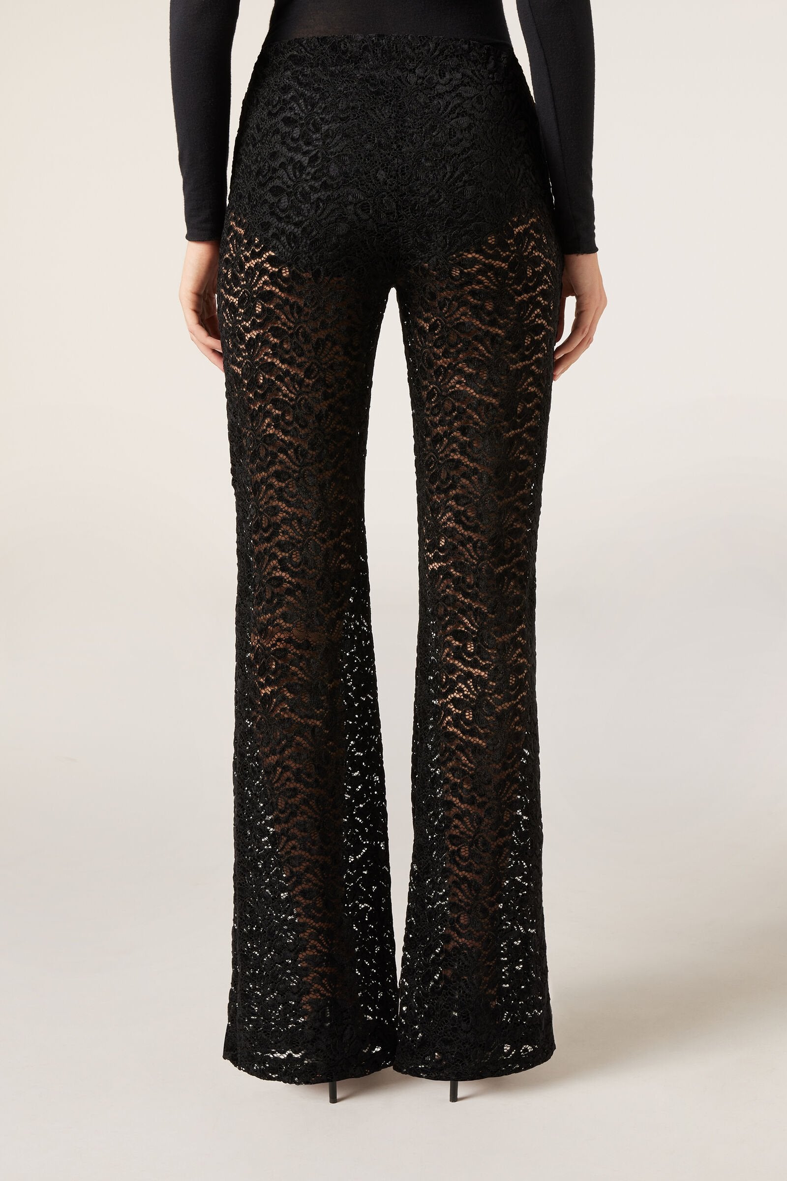 מכנסי תחרה מתרחבים