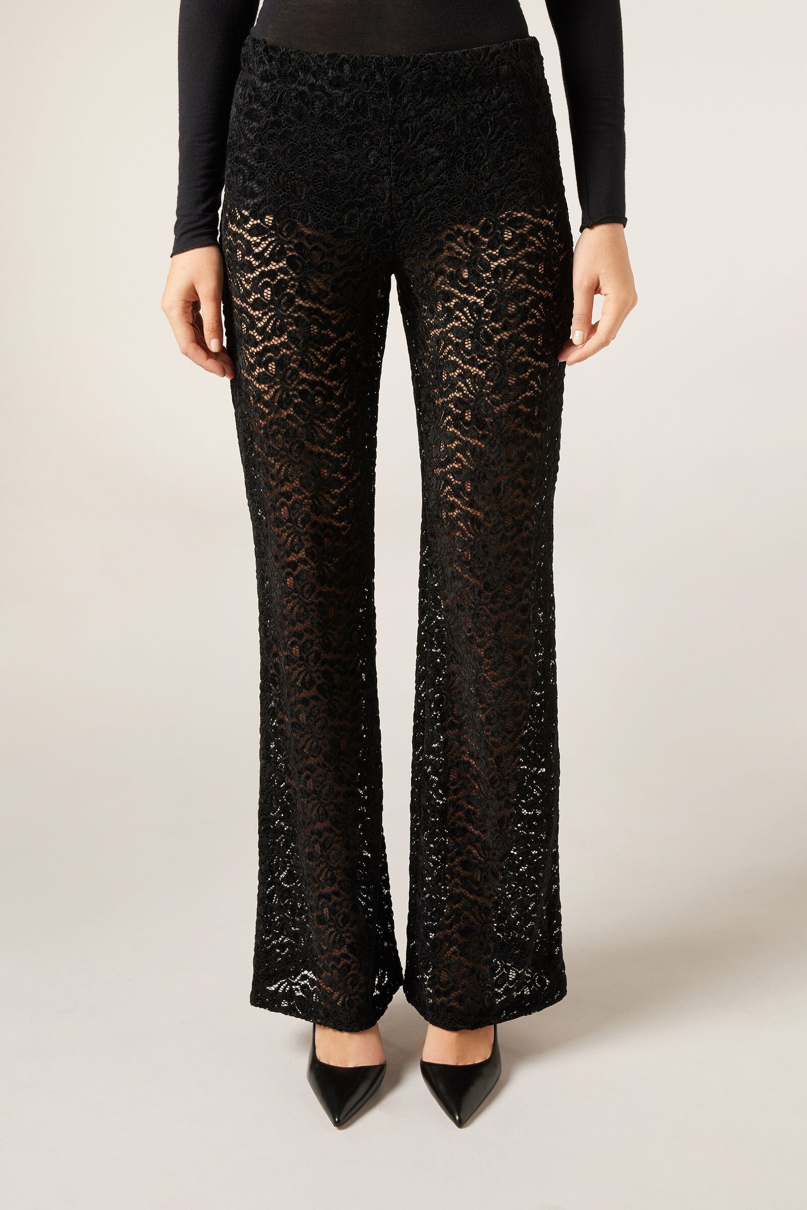 מכנסי תחרה מתרחבים