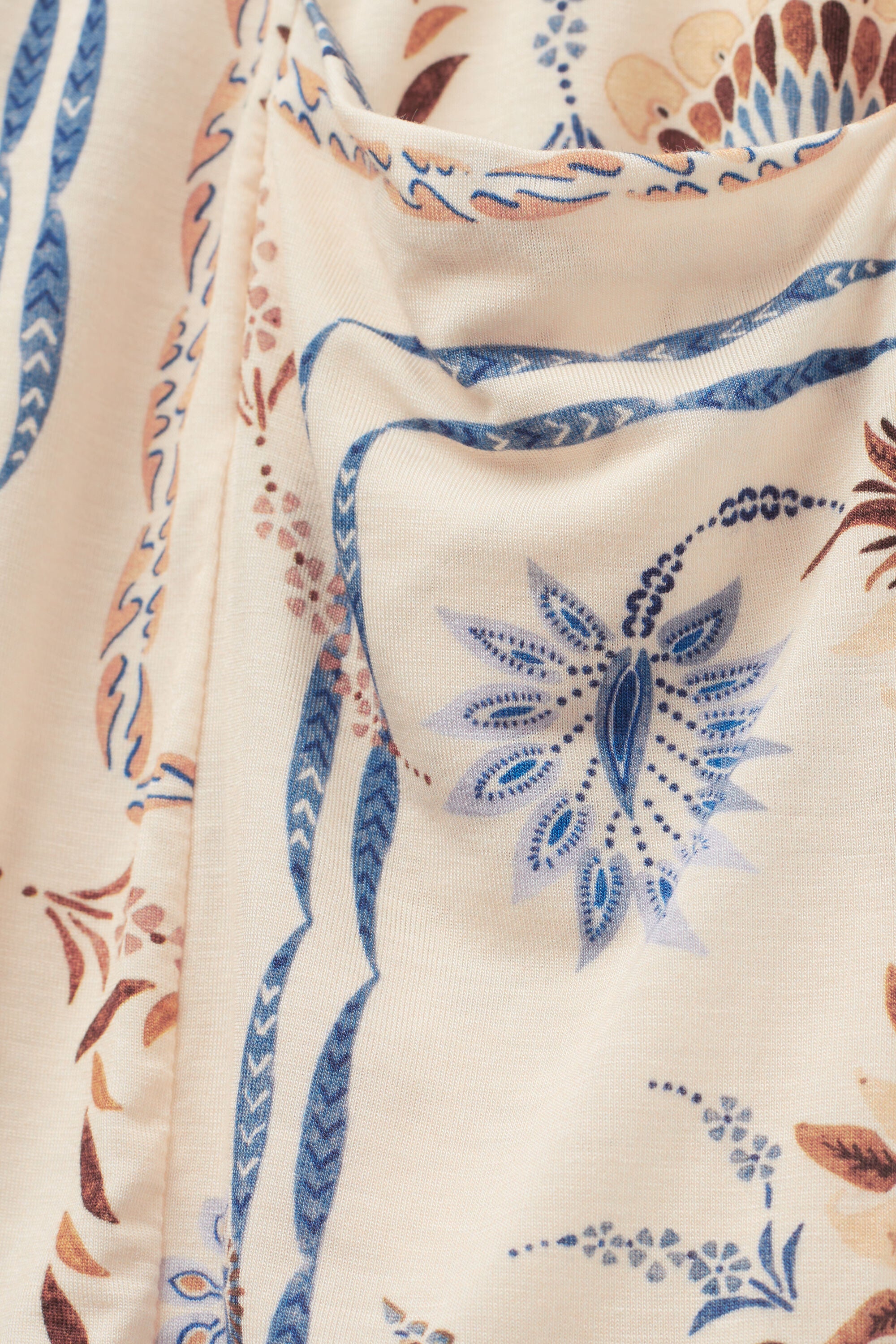 מכנסיים קצרים במבוק