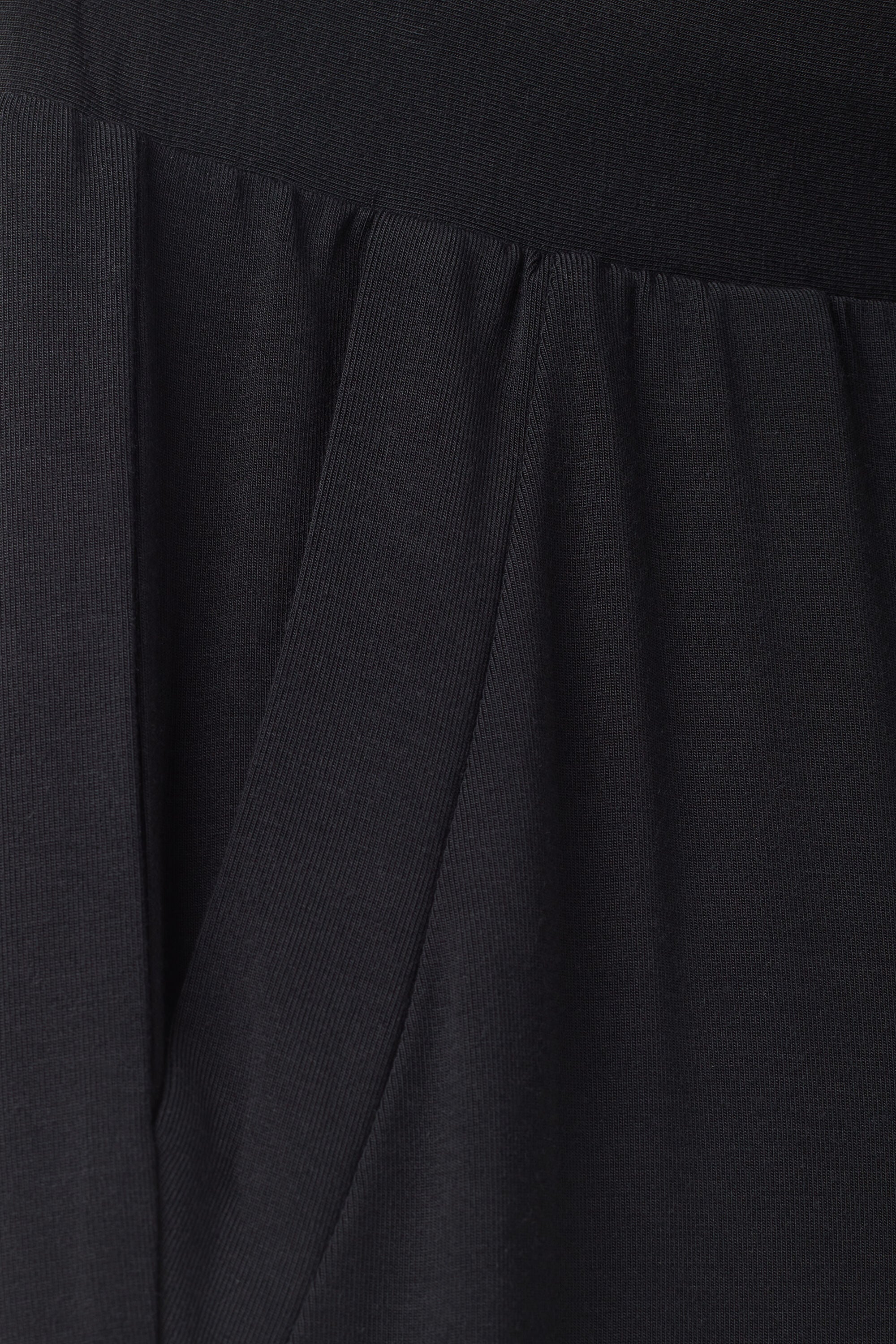 מכנסי מודל רחבים